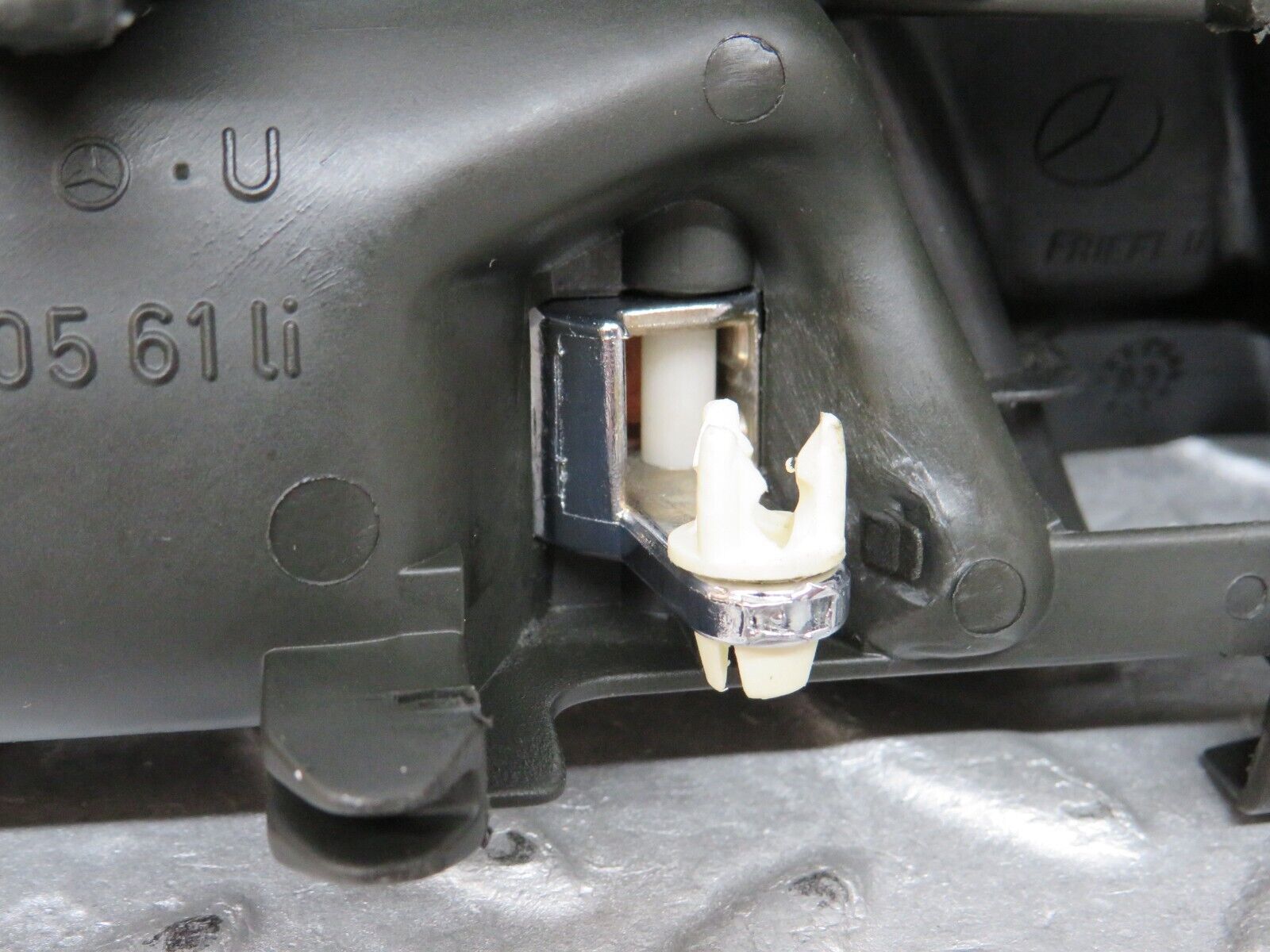 37768 Mercedes-Benz A124 320E Cabriolet Interior Door Handle Left 1247600561