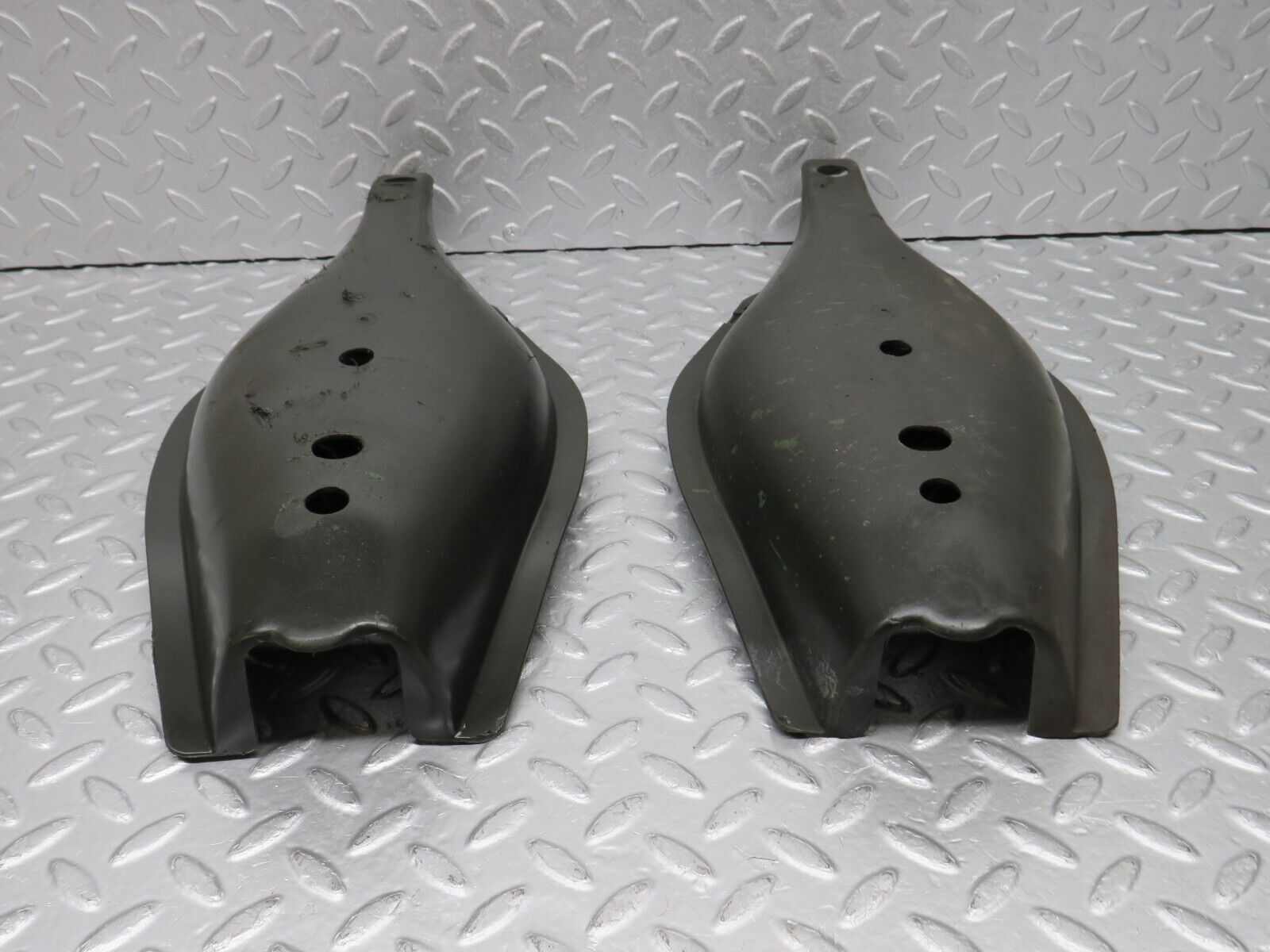 38761 Mercedes-Benz W201 190E 2.6L Rear Control Arm Cover 2x 1293520188