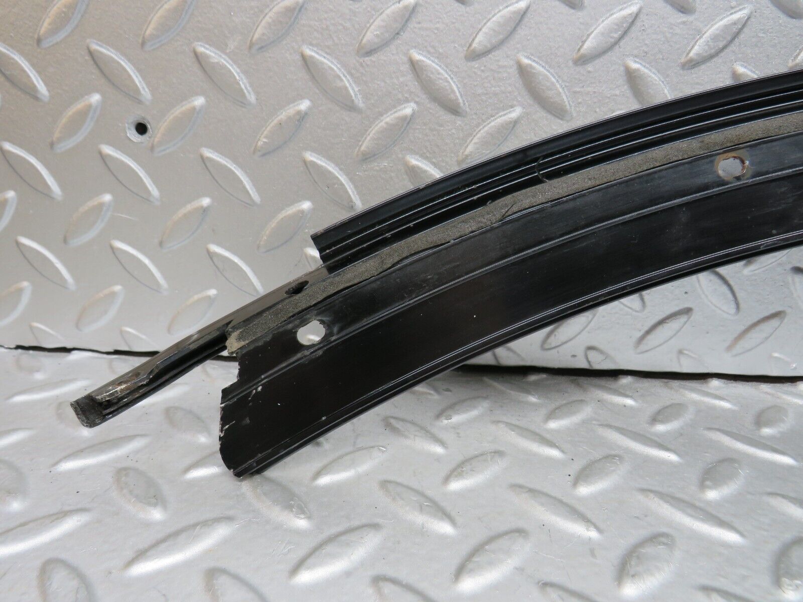 37889 Mercedes-Benz A124 320E Cabriolet Windscreen Top Moulding Trim