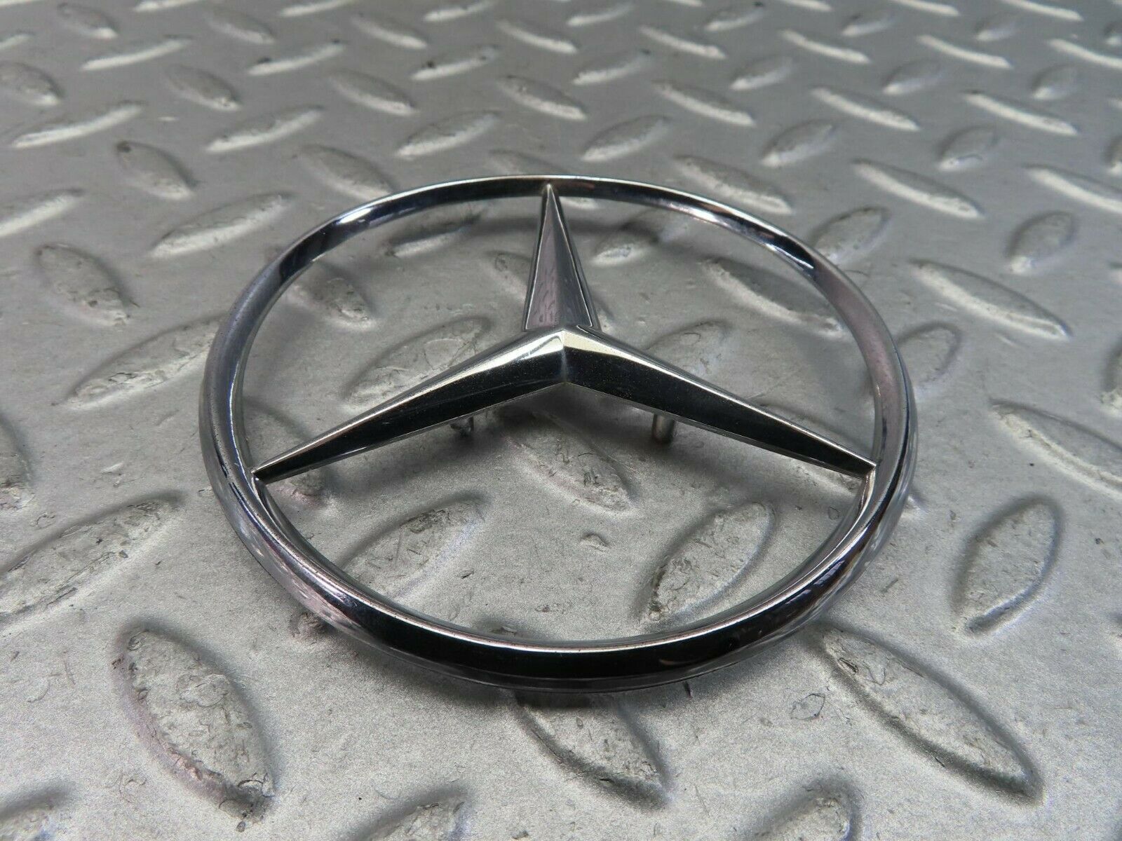 9531 Mercedes-Benz C124 300CE Coupe Chrome Rear Emblem 2017580058