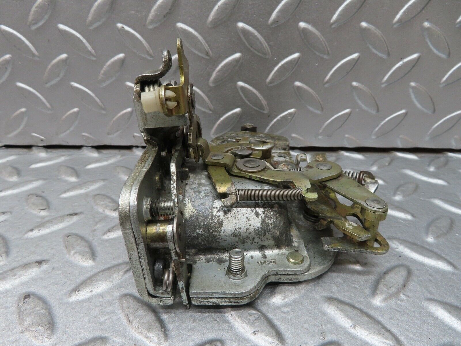 17762 Mercedes-Benz W116 450SEL Rear Right Door Lock Mechanism
