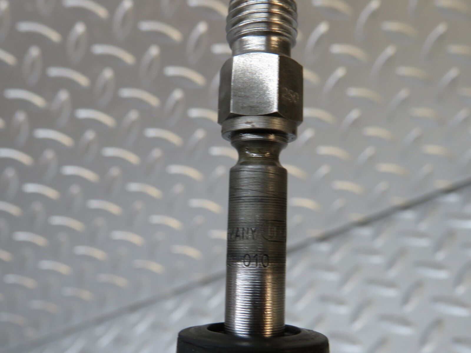 29926 Mercedes-Benz W123 230E Fuel Injector Bosch 0437502010