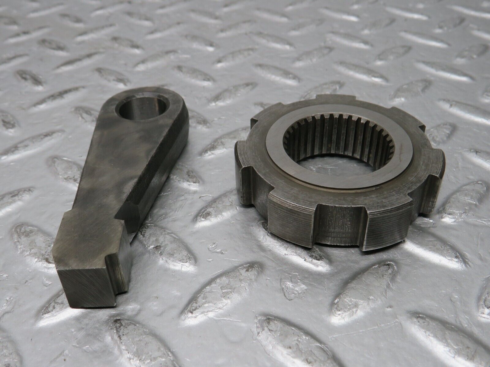30222 Mercedes-Benz W123 230E Auto Gearbox Parking Gear 722.122