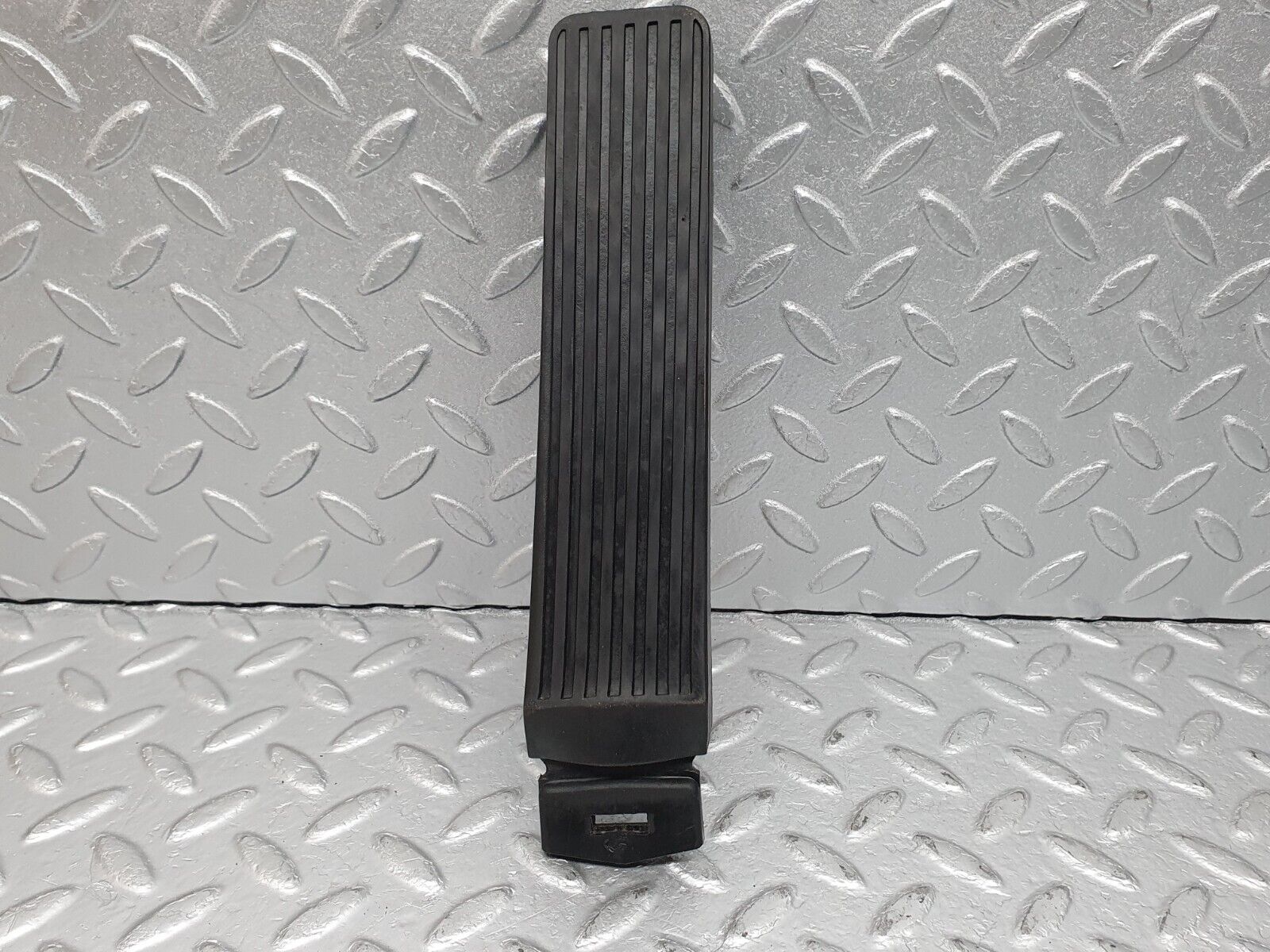 41059 Mercedes-Benz W126 300SE Accelerator Pedal With Rubber 1233010082 1263000504