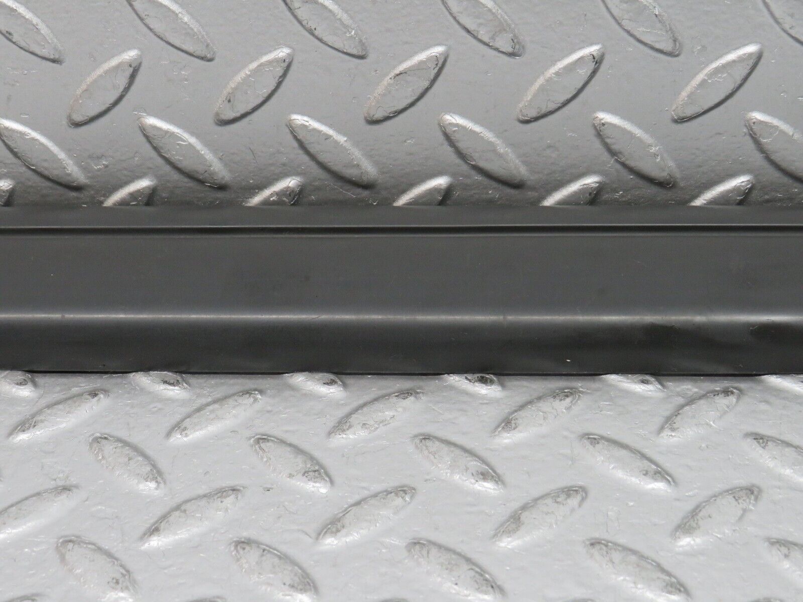 32299 Mercedes-Benz S124 300TE Wagon Front Right Door Lower Moulding Trim