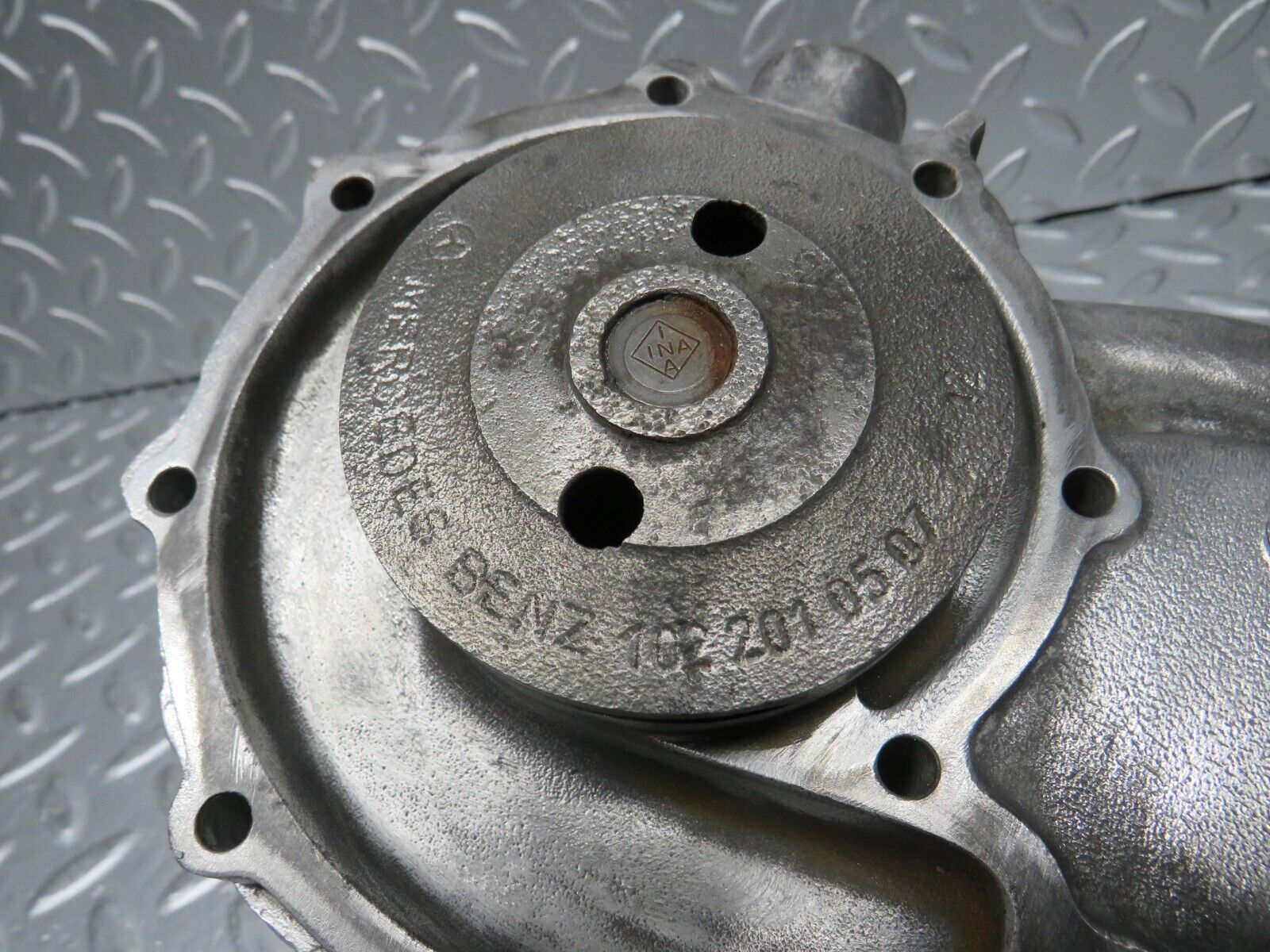 30769 Mercedes-Benz W201 190E 2.0L Water Pump 1022011001 1022010507