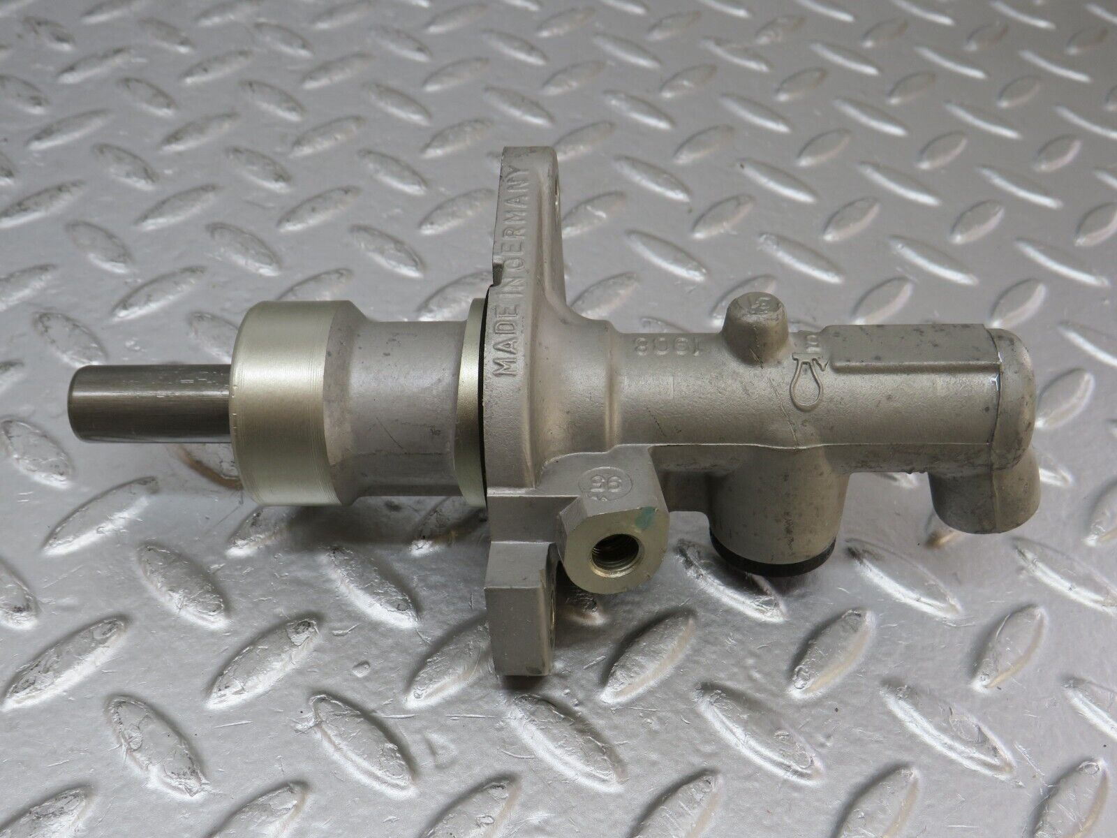 33386 Mercedes-Benz W202 C180 Brake Master Cylinder Lucas