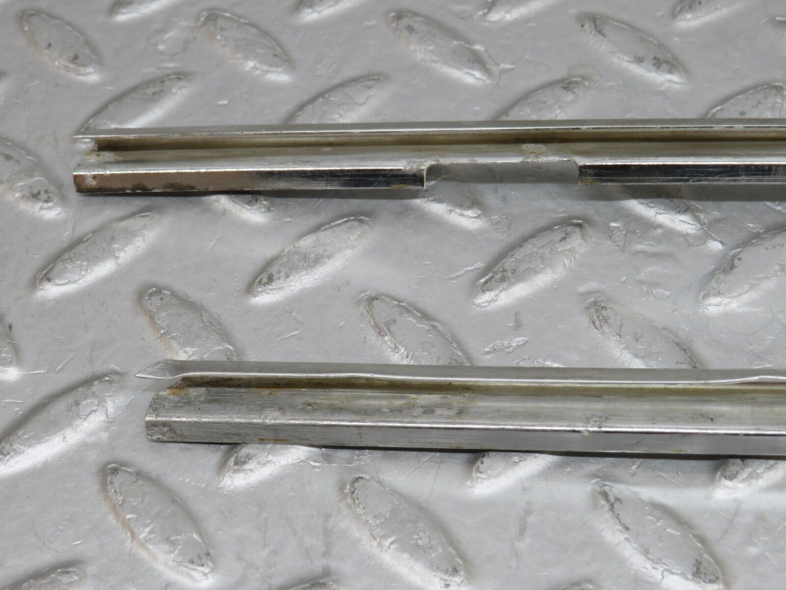 35867 Mercedes-Benz W108 Front Left Door Chrome Trim Pair