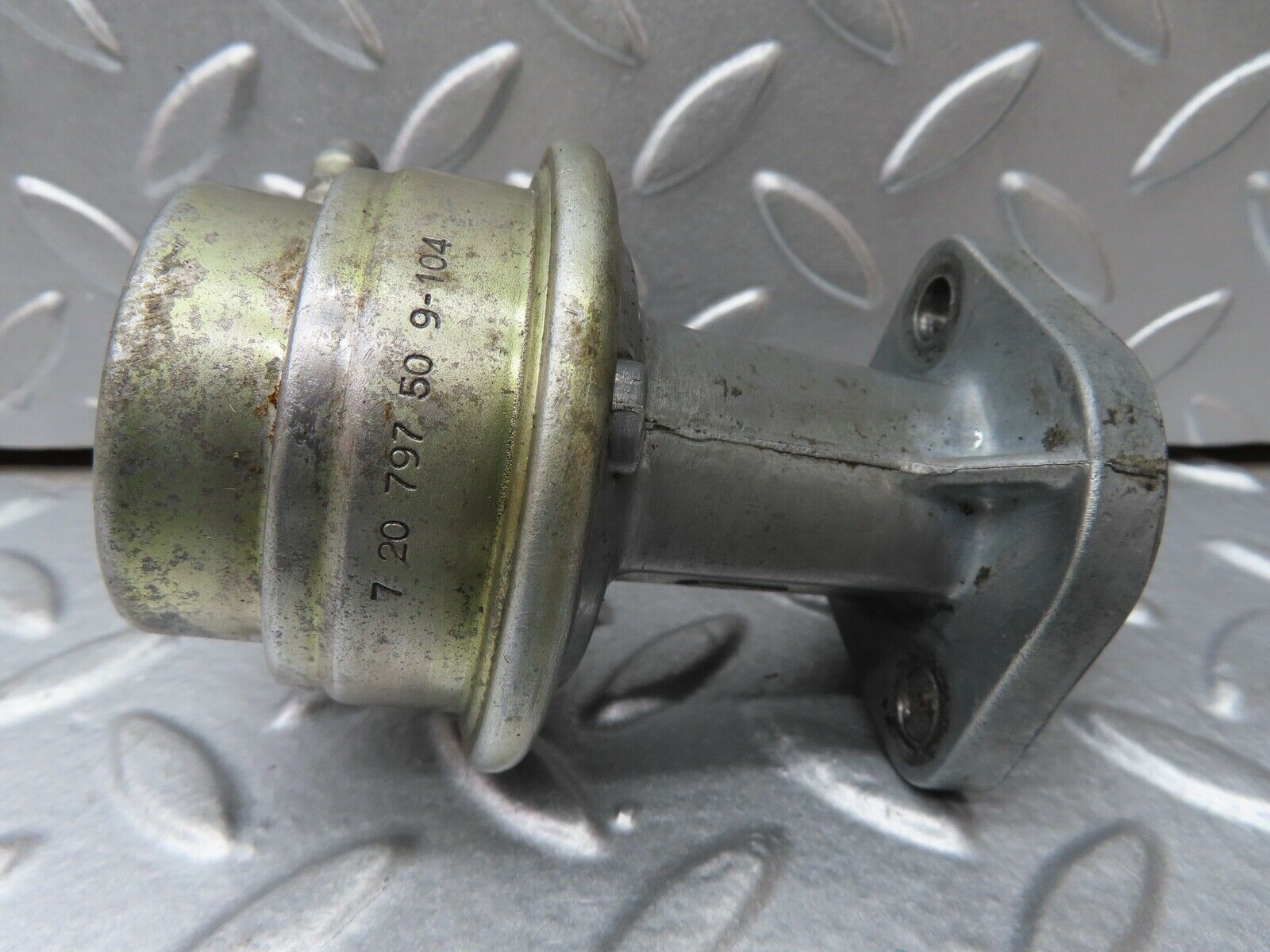 18853 Mercedes-Benz W121 190b Ponton Fuel Pump Pierburg 720797509