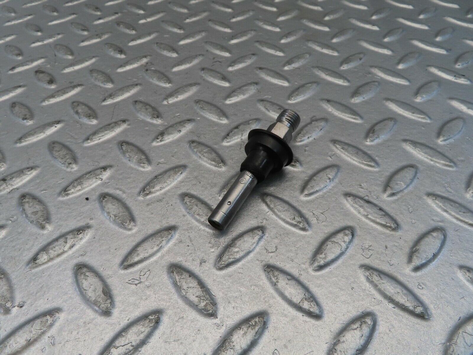 11033 Mercedes-Benz R107 W116 Fuel Injector Bosch 0437502010