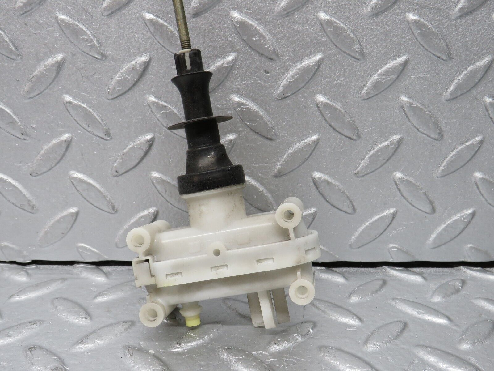 38908 Mercedes-Benz W201 190E 2.6L Rear Right Door Lock Vacuum Actuator