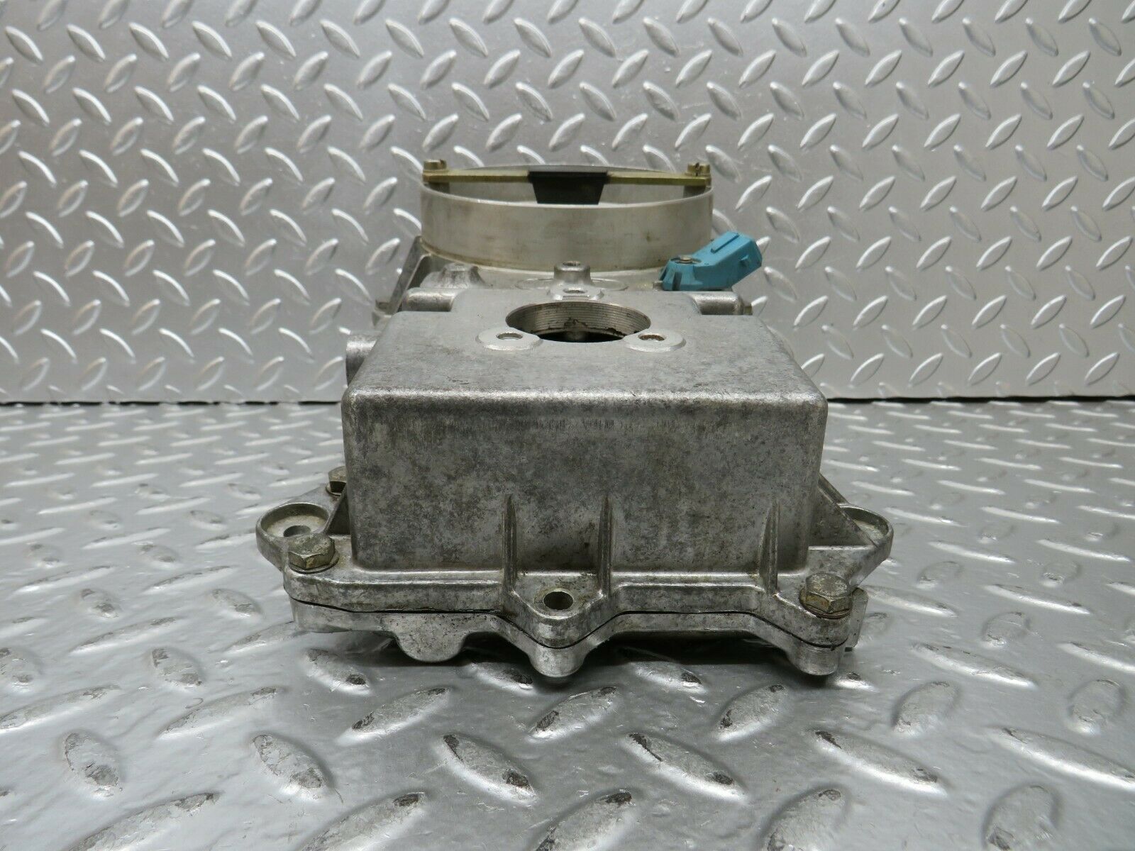 23300 Mercedes-Benz W116 350SE Air Flow Mass Meter Sensor Bosch 0438120062