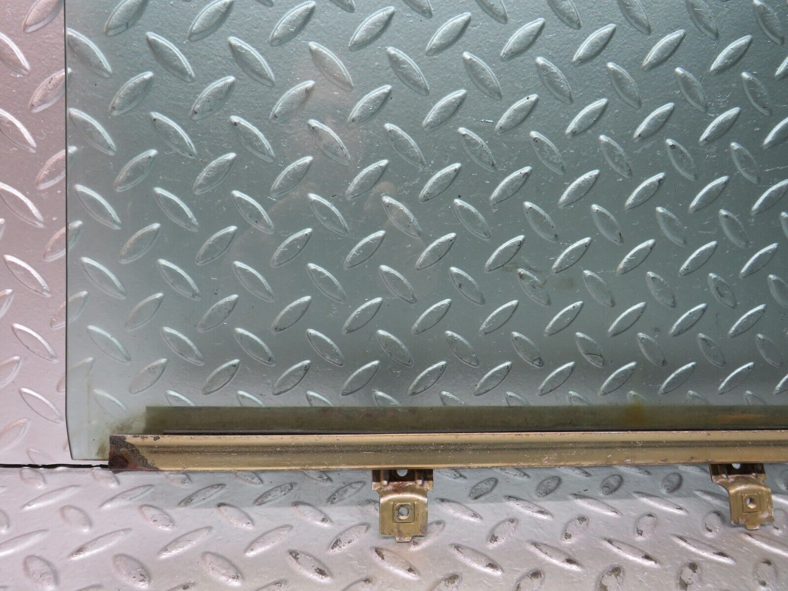 28673 Mercedes-Benz W123 230E Rear Left Door Window Glass