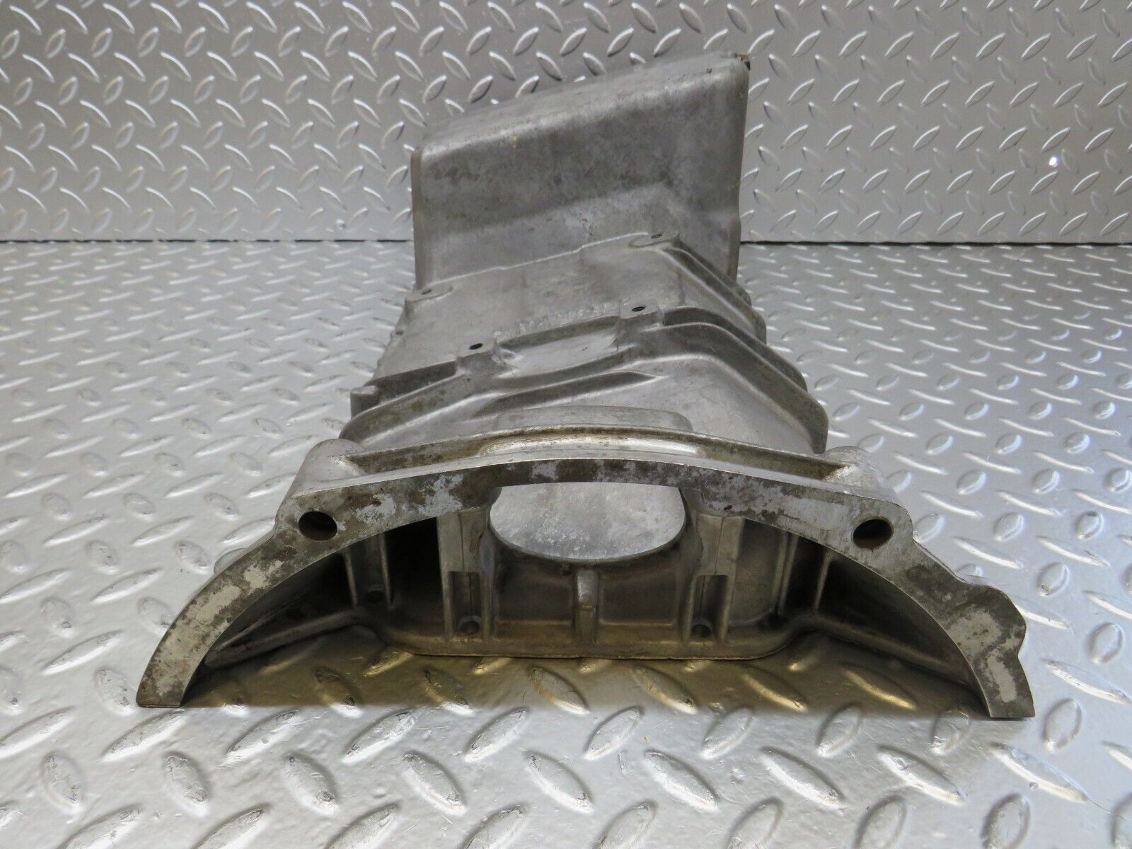 26085 Mercedes-Benz W123 200 Oil Pan Oil Sump 1020141202