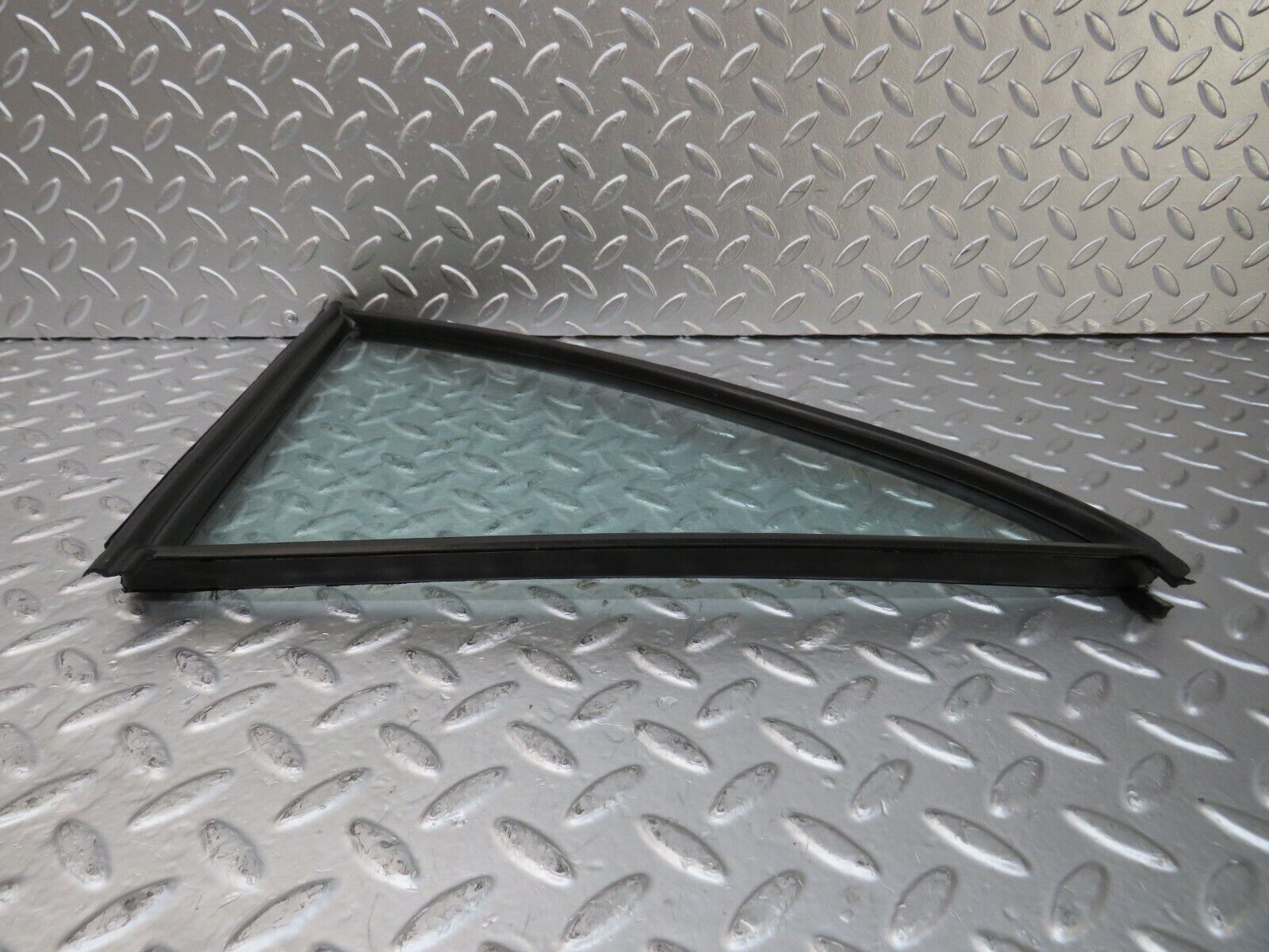 26059 Mercedes-Benz W116 450SE Rear Right Quarter Window Glass