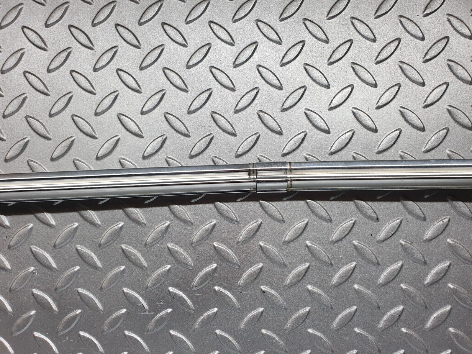 40771 Mercedes-Benz W123 300D Rear Windscreen Chrome Frame