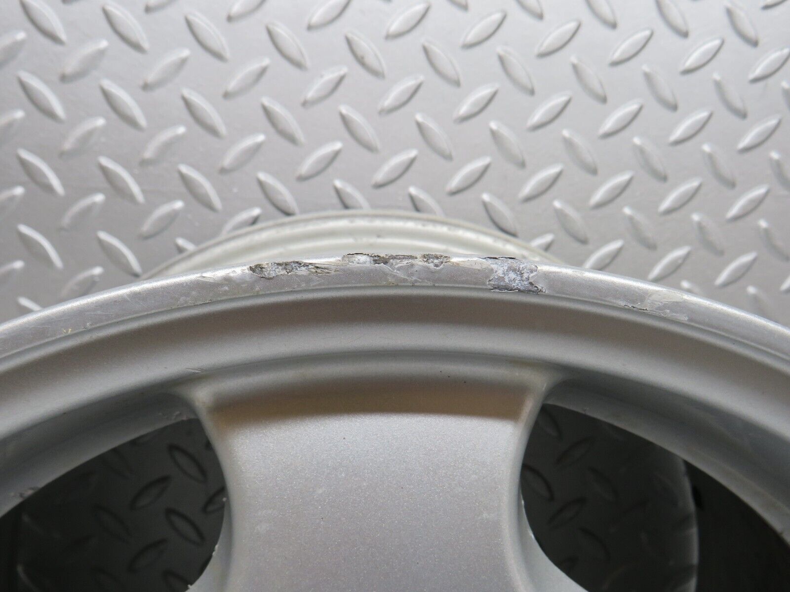 38189 Mercedes-Benz A124 Alloy Wheel 7Jx15H2 ET37 KBA44301