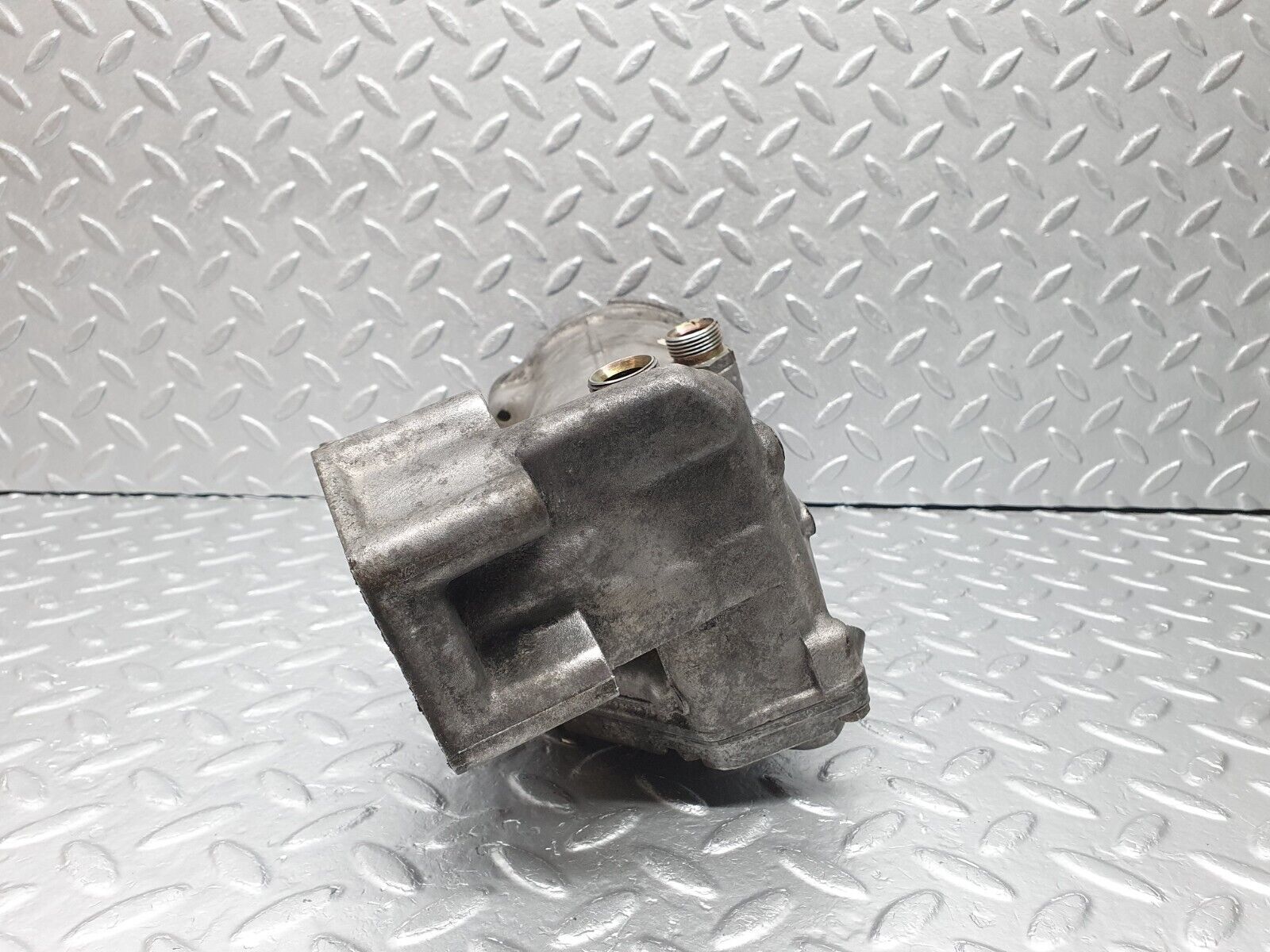 40861 Mercedes-Benz W123 300D Oil Filter Housing 6151840102 6171840125