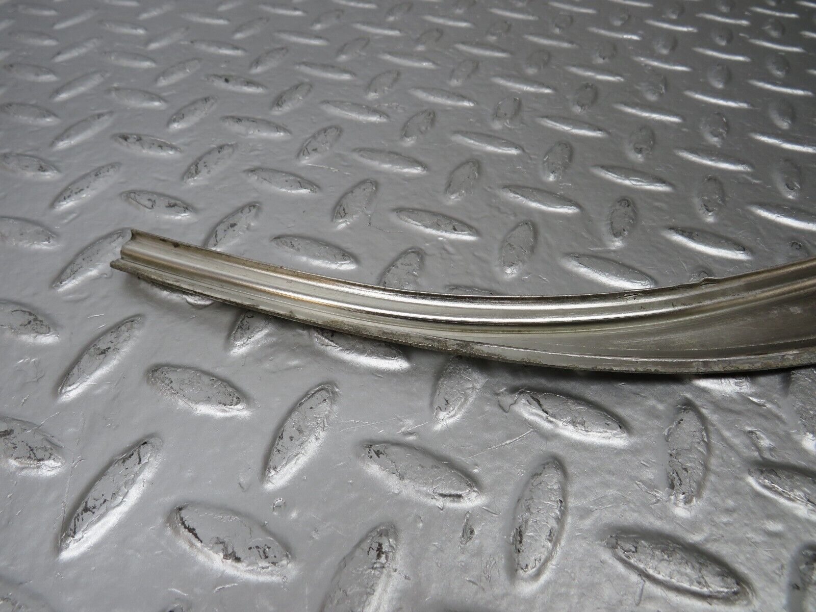 25589 Mercedes-Benz W123 200 C Pillar Exterior Chrome Trim Left Side