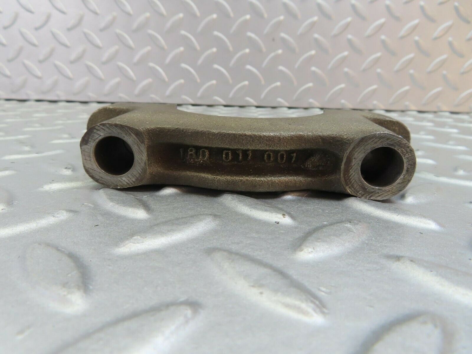 10217 Mercedes-Benz W111 220SE Crankshaft Bearing Holder Block 1800110011