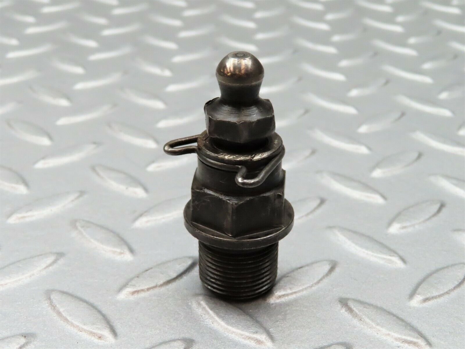 3548 Mercedes-Benz W108 280SE Ball Studs For Rocker Arm Mounting (Timing)