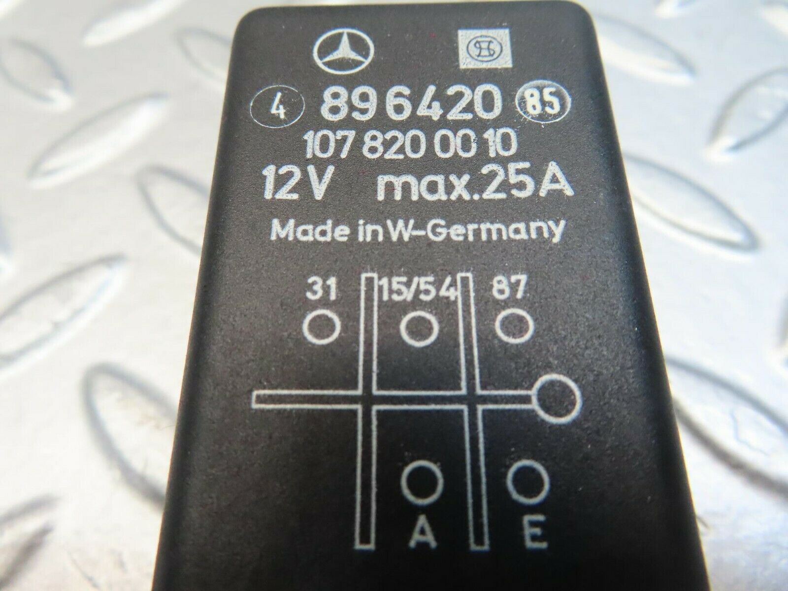 11484 Mercedes-Benz C123 230CE Coupe Rear Heated Window Relay 1078200010