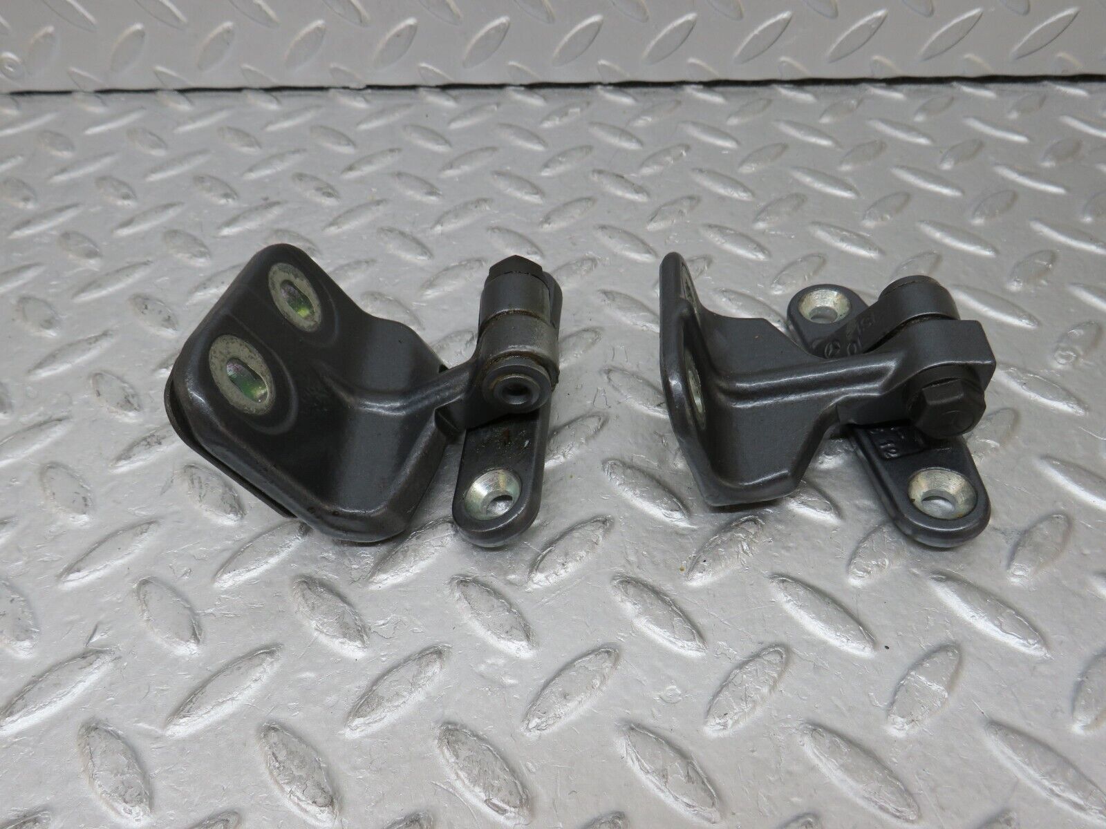 35268 Mercedes-Benz W221 Rear Right Door Hinge