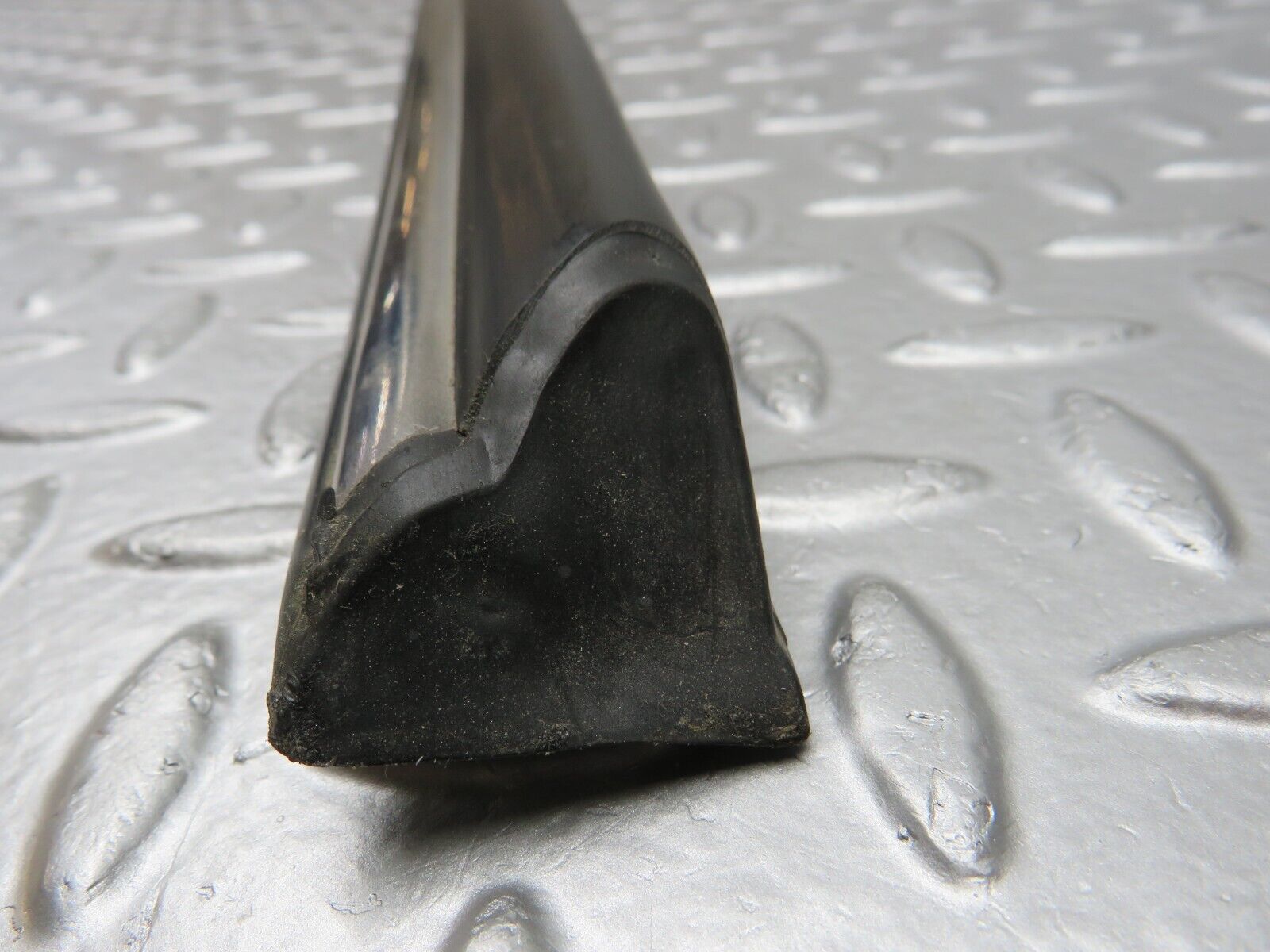 40209 Mercedes-Benz R107 Right Door Centre Moulding Trim