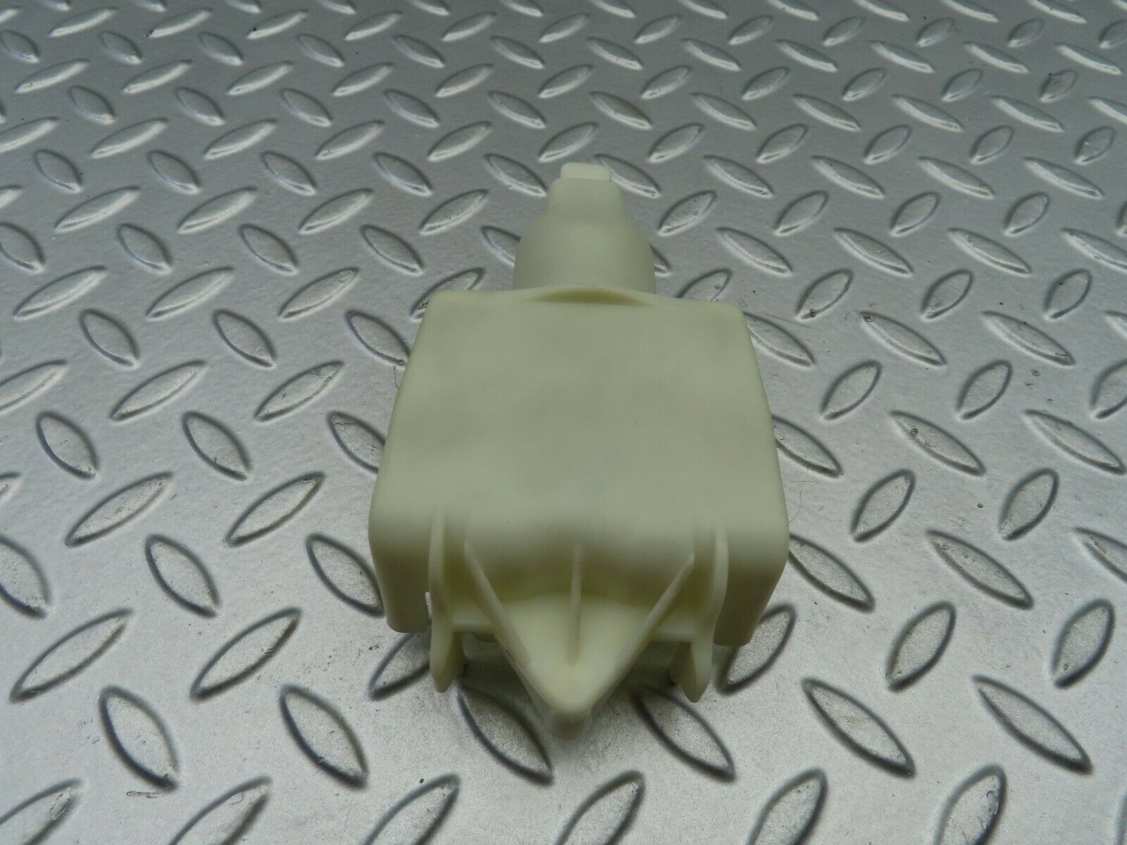 6579 Mercedes-Benz S124 E220 Wagon Rear Door Lock Vacuum Actuator Cover