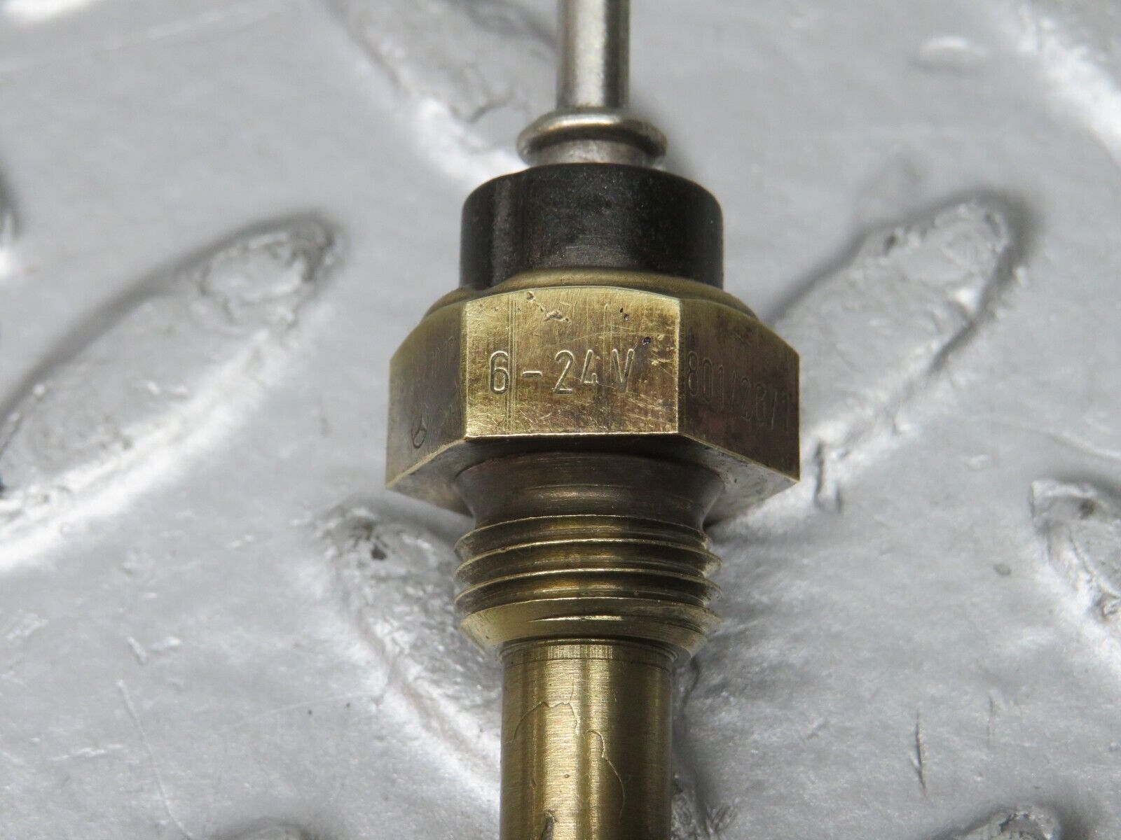 32676 Mercedes-Benz S124 300TE Wagon Coolant Temperature Sensor VDO 0055421017