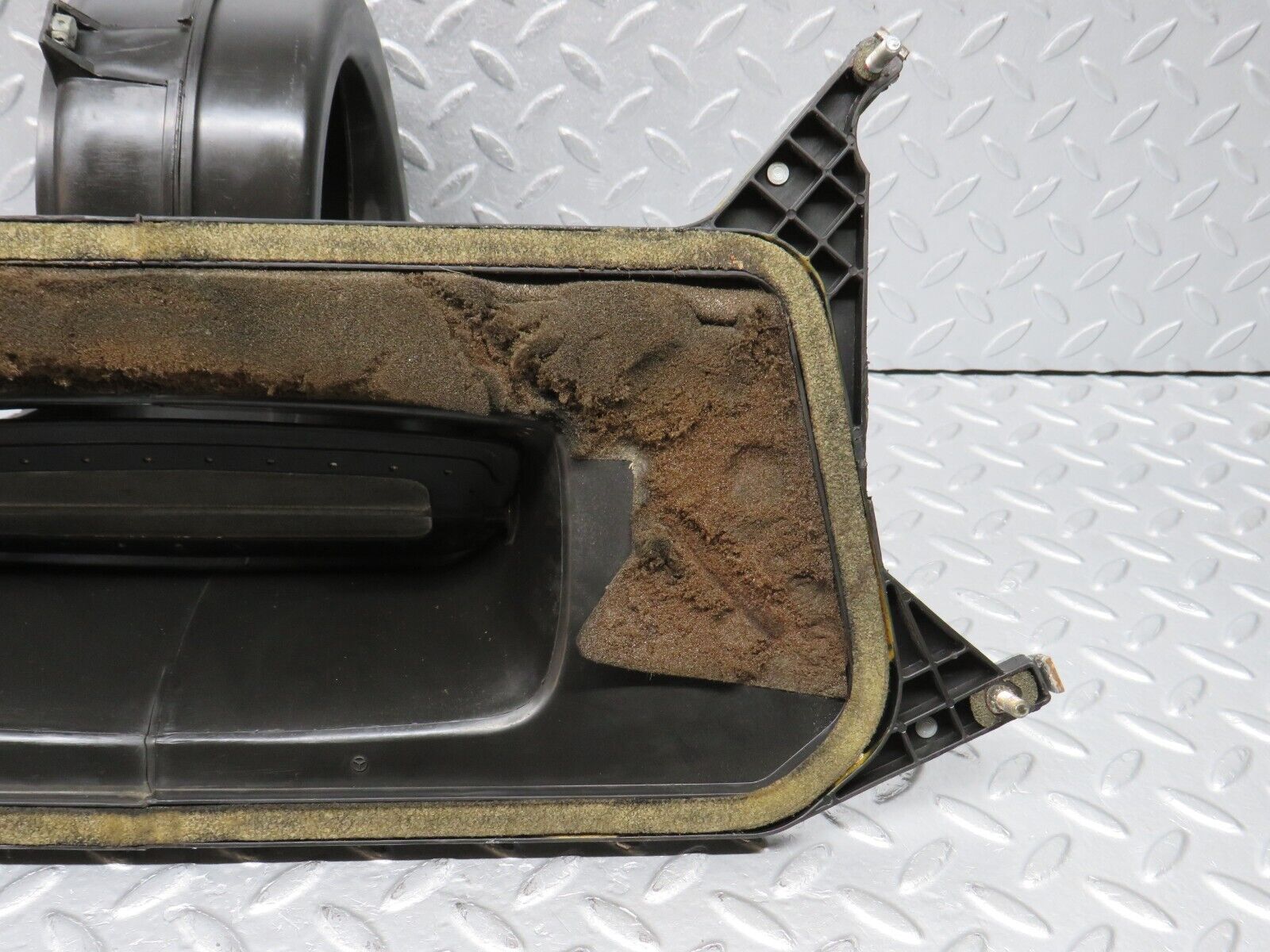 38862 Mercedes-Benz W201 190E 2.6L Heater Blower Housing