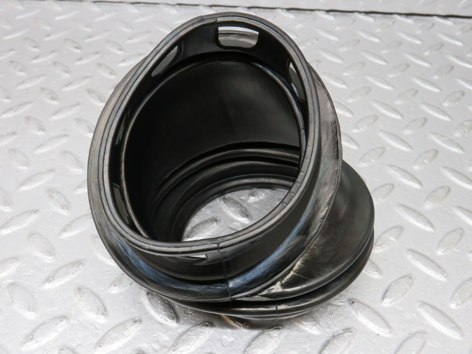 36180 Mercedes-Benz W126 420SE Fuse Box Rubber Grommet 1265450146