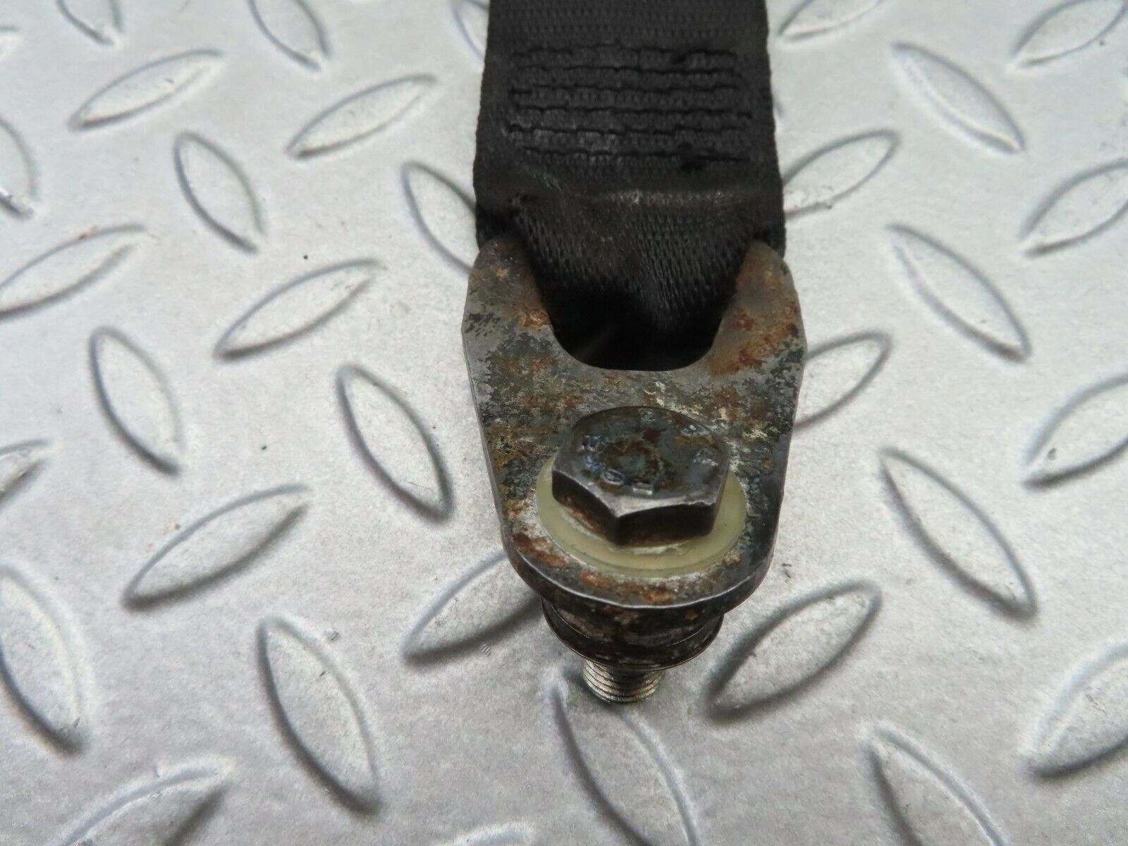 6226 Mercedes-Benz W126 380SE Front Right Seat Belt Driver Side 1268604086