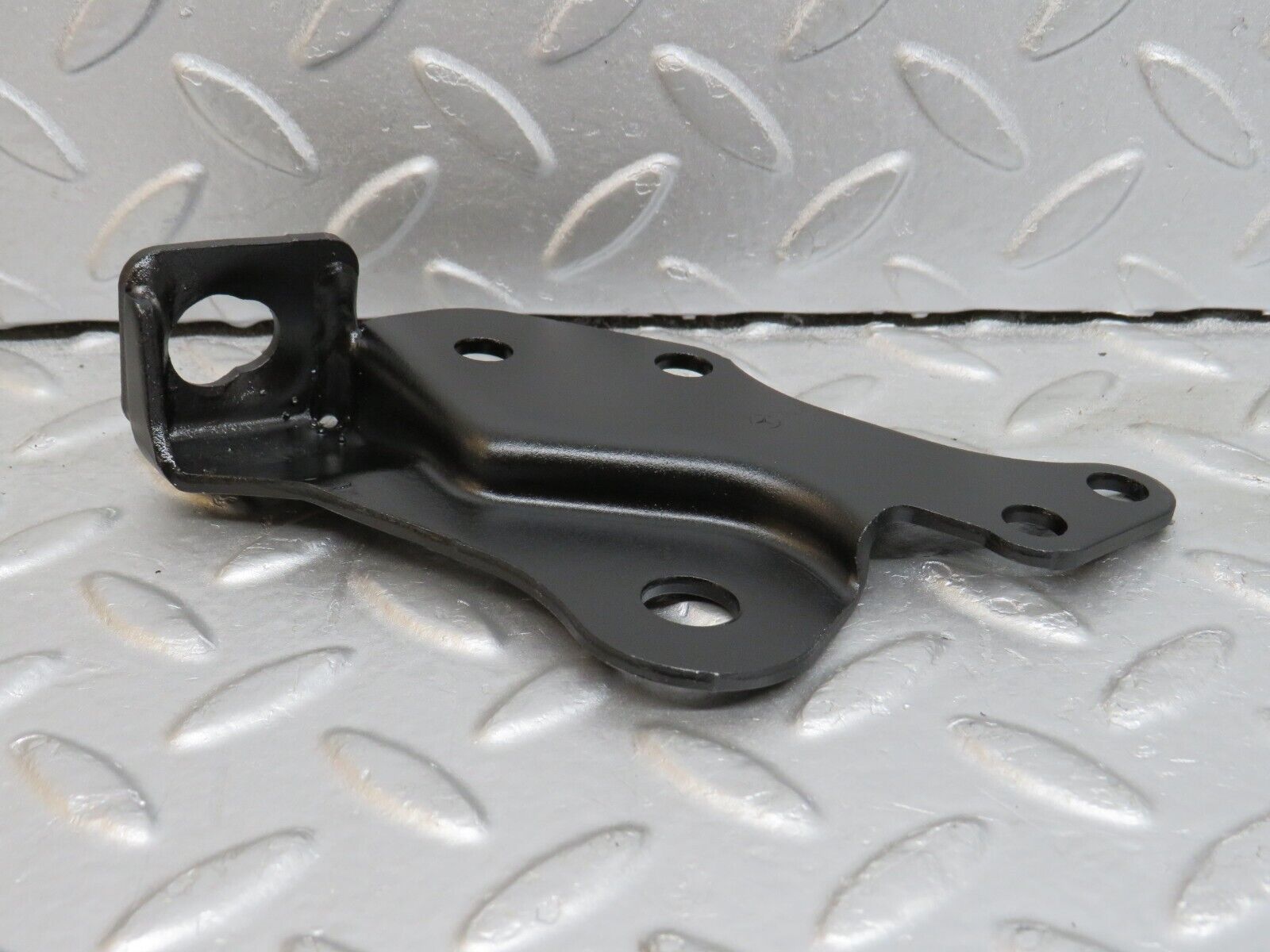 38115 Mercedes-Benz A124 320E Cabriolet Accelerator Cable Bracket Holder
