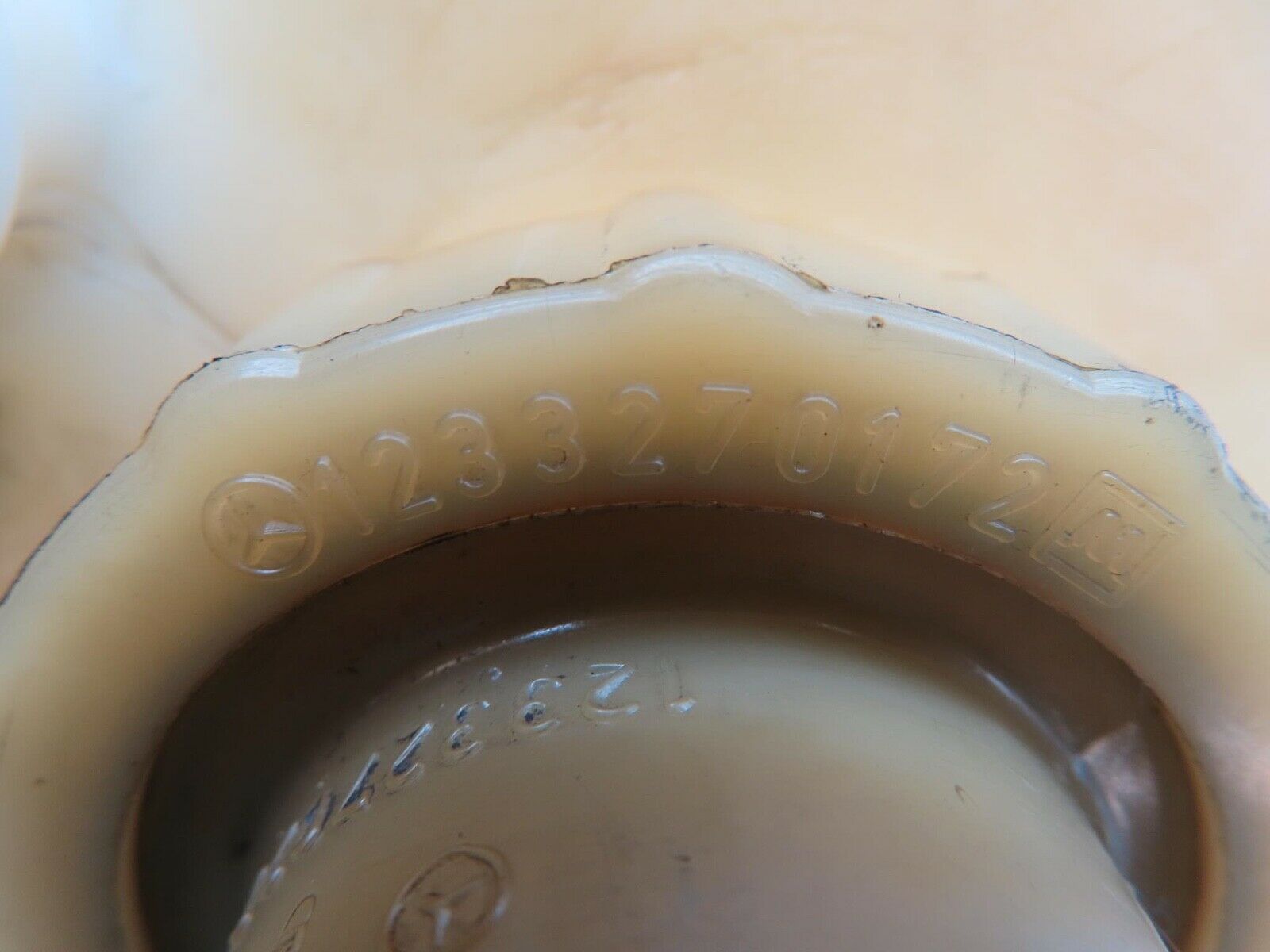 13930 Mercedes-Benz S123 Wagon Hydraulic Suspension Fluid Reservoir 1233270172