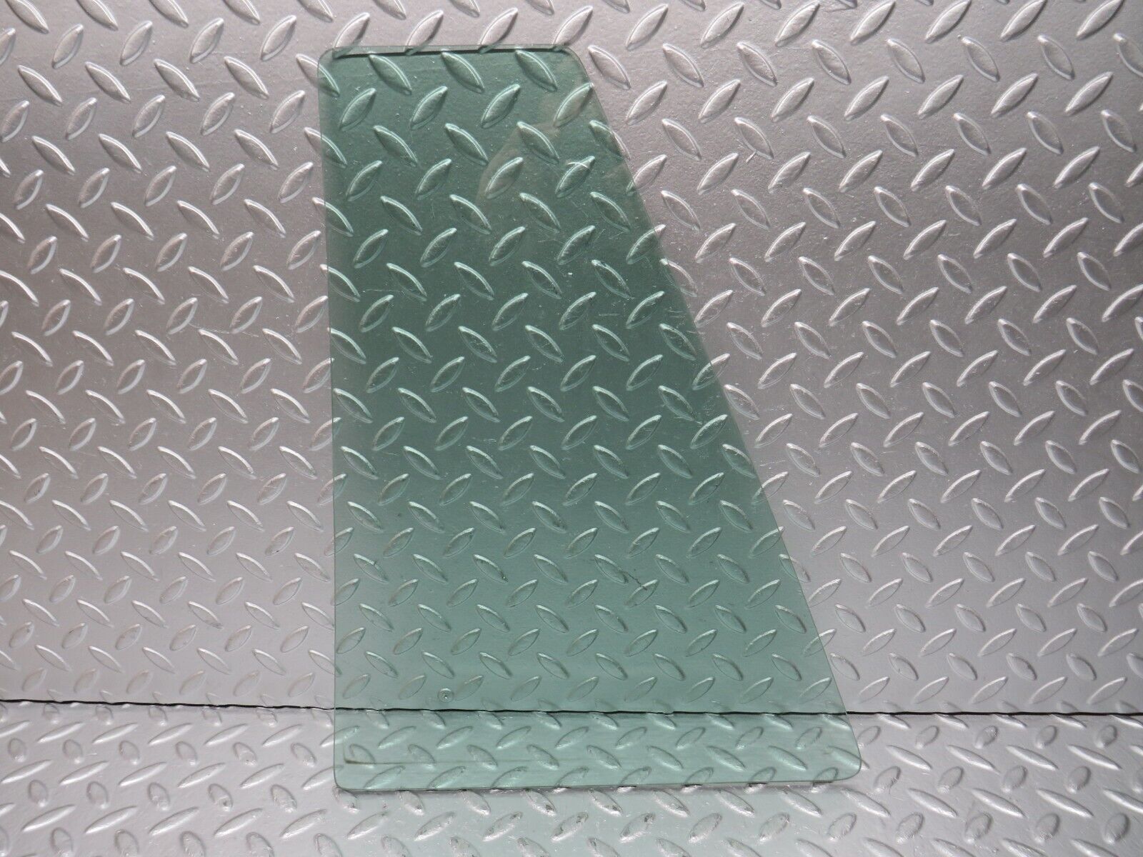 31478 Mercedes-Benz S124 220TE Wagon Rear Right Quarter Window Glass