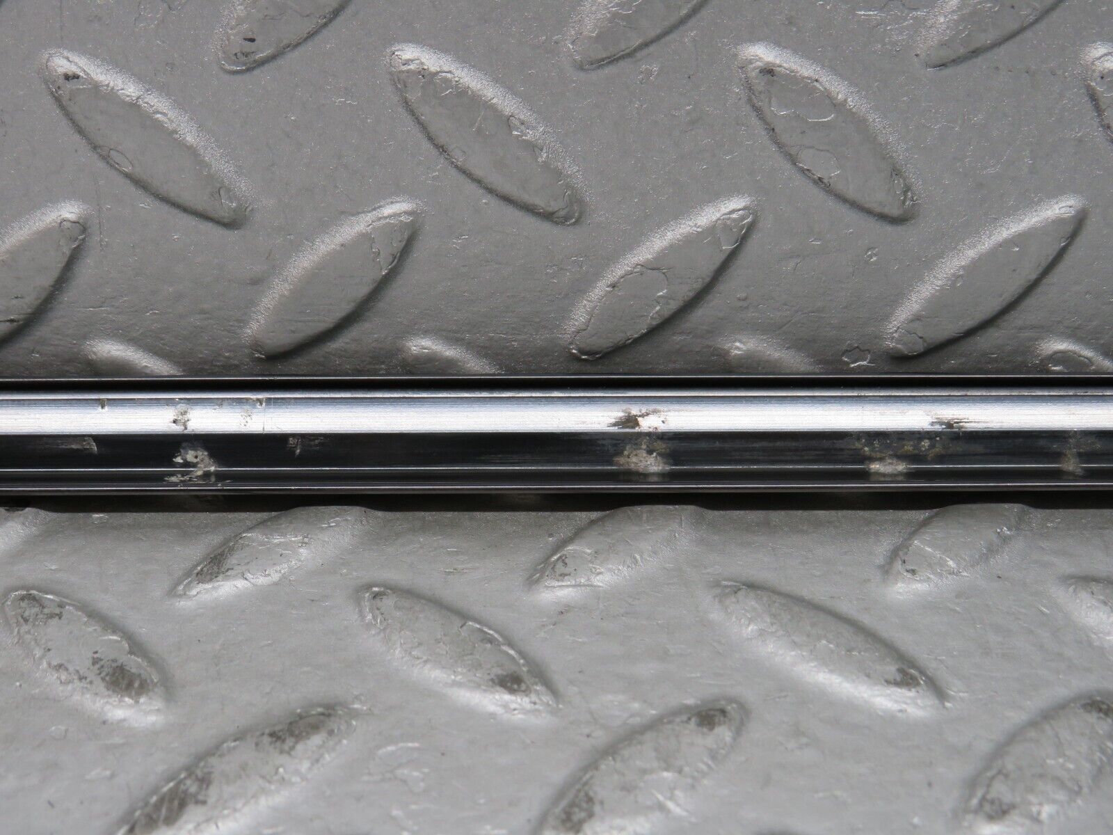 37890 Mercedes-Benz A124 320E Cabriolet Right Door Window Moulding Trim