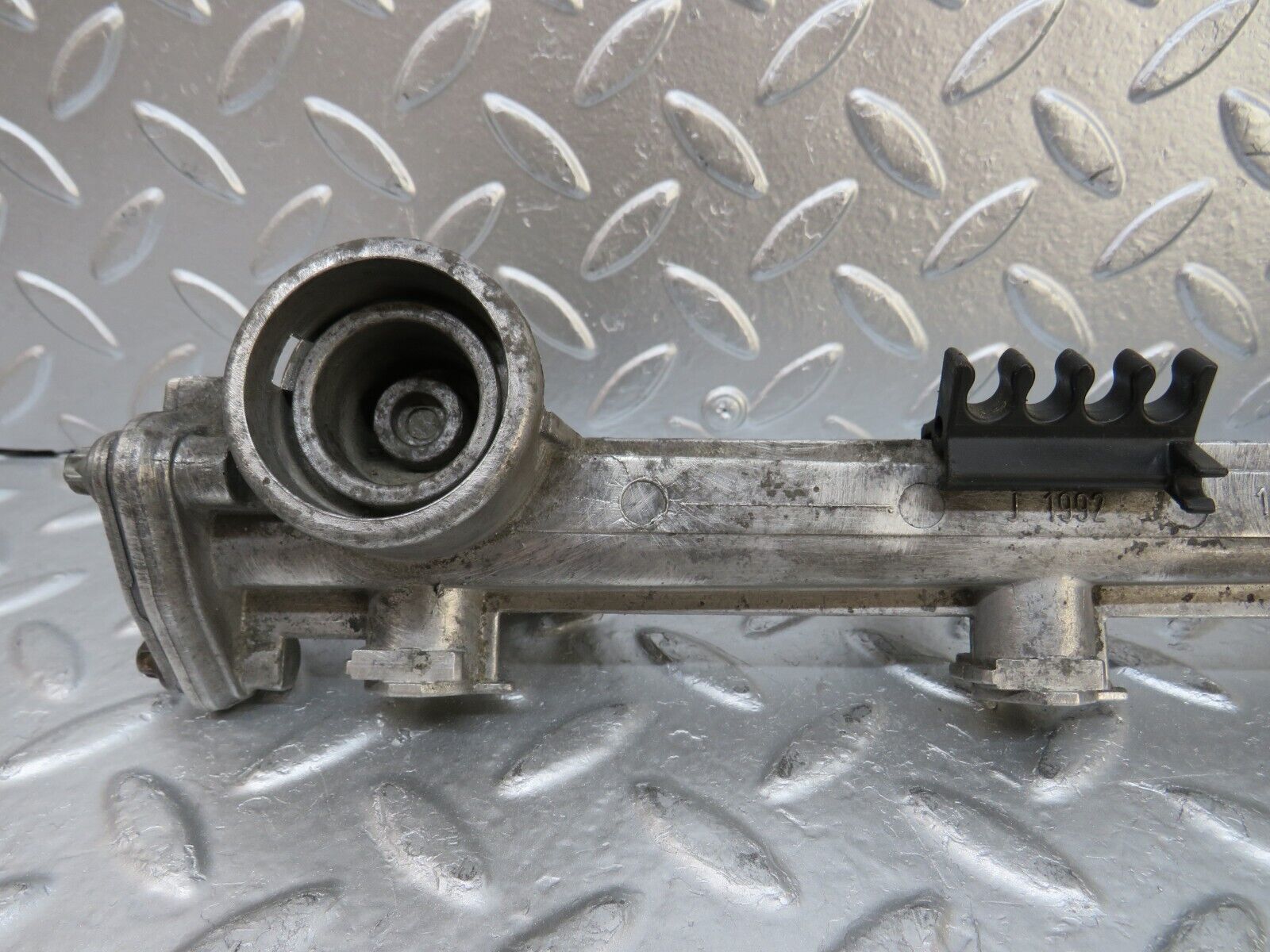 26690 Mercedes-Benz C124 220CE Coupe Fuel Injector Rail 1110780745