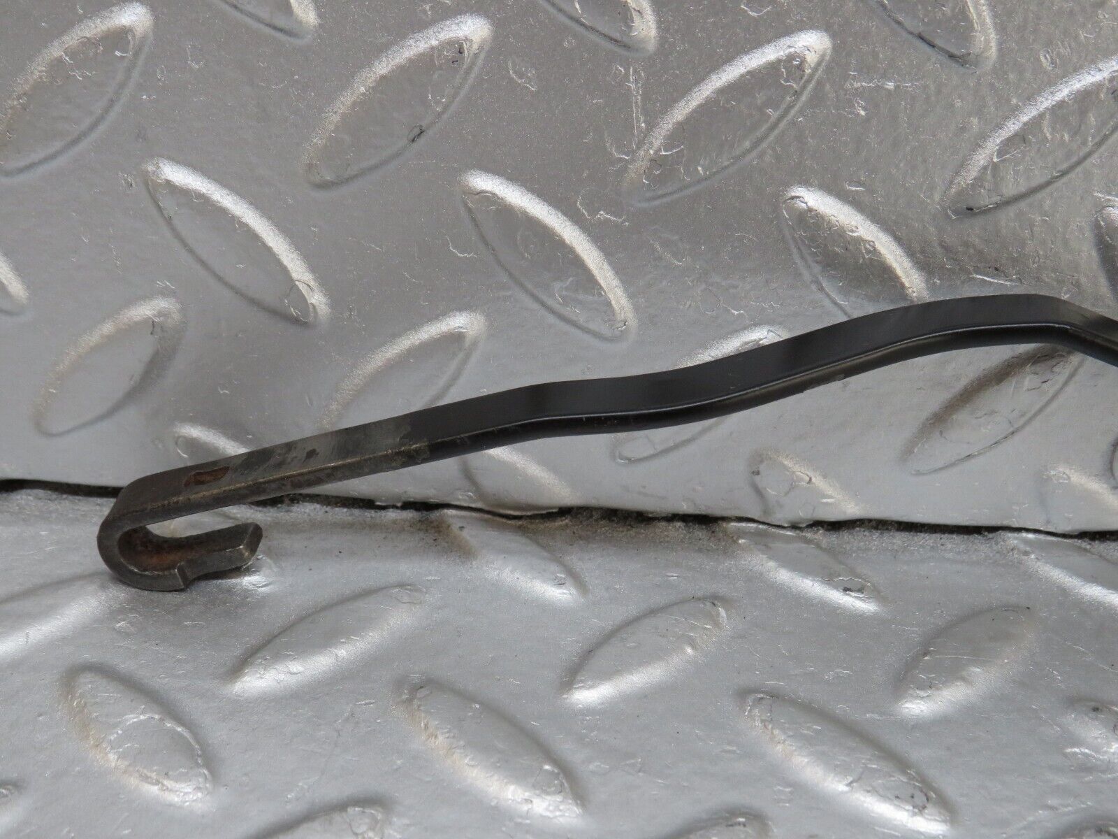 34524 Mercedes-Benz C126 380SEC Coupe Windscreen Wiper Arm Bosch Left Side