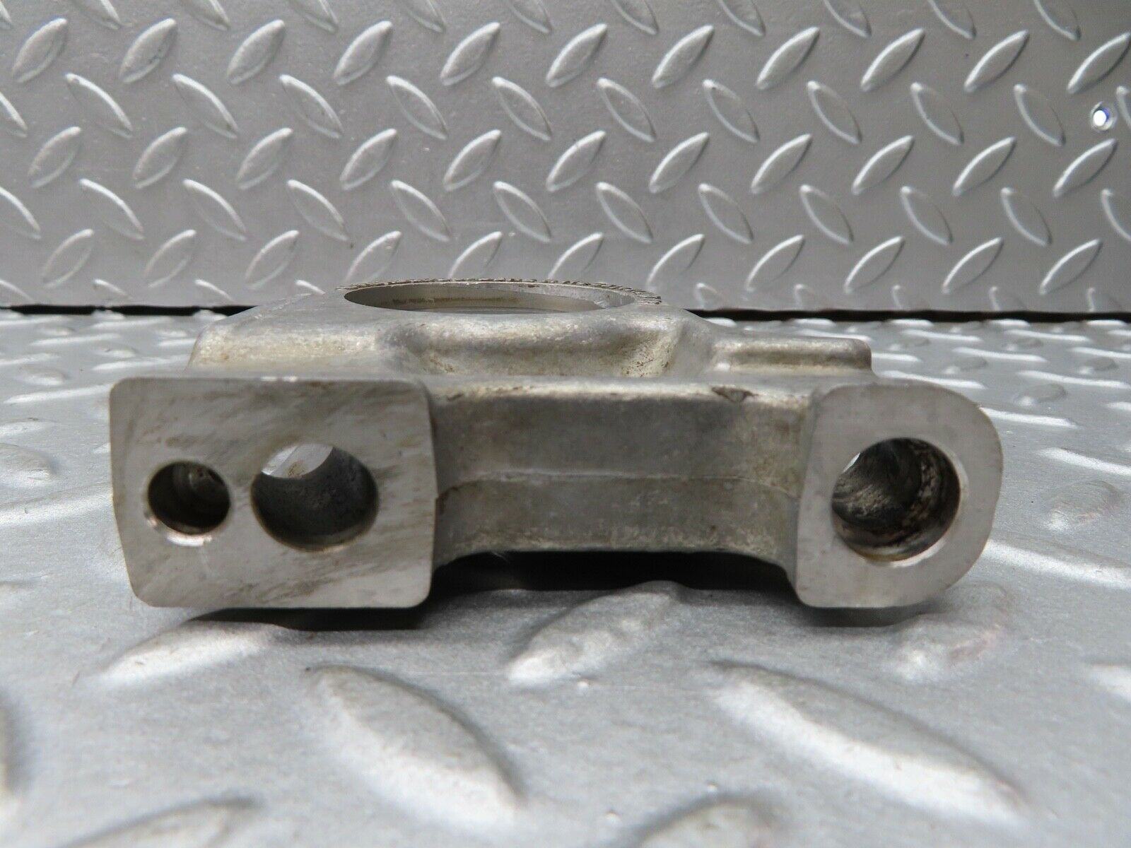 17723 Mercedes-Benz W116 450SEL Camshaft Tower Bearing 1160514312