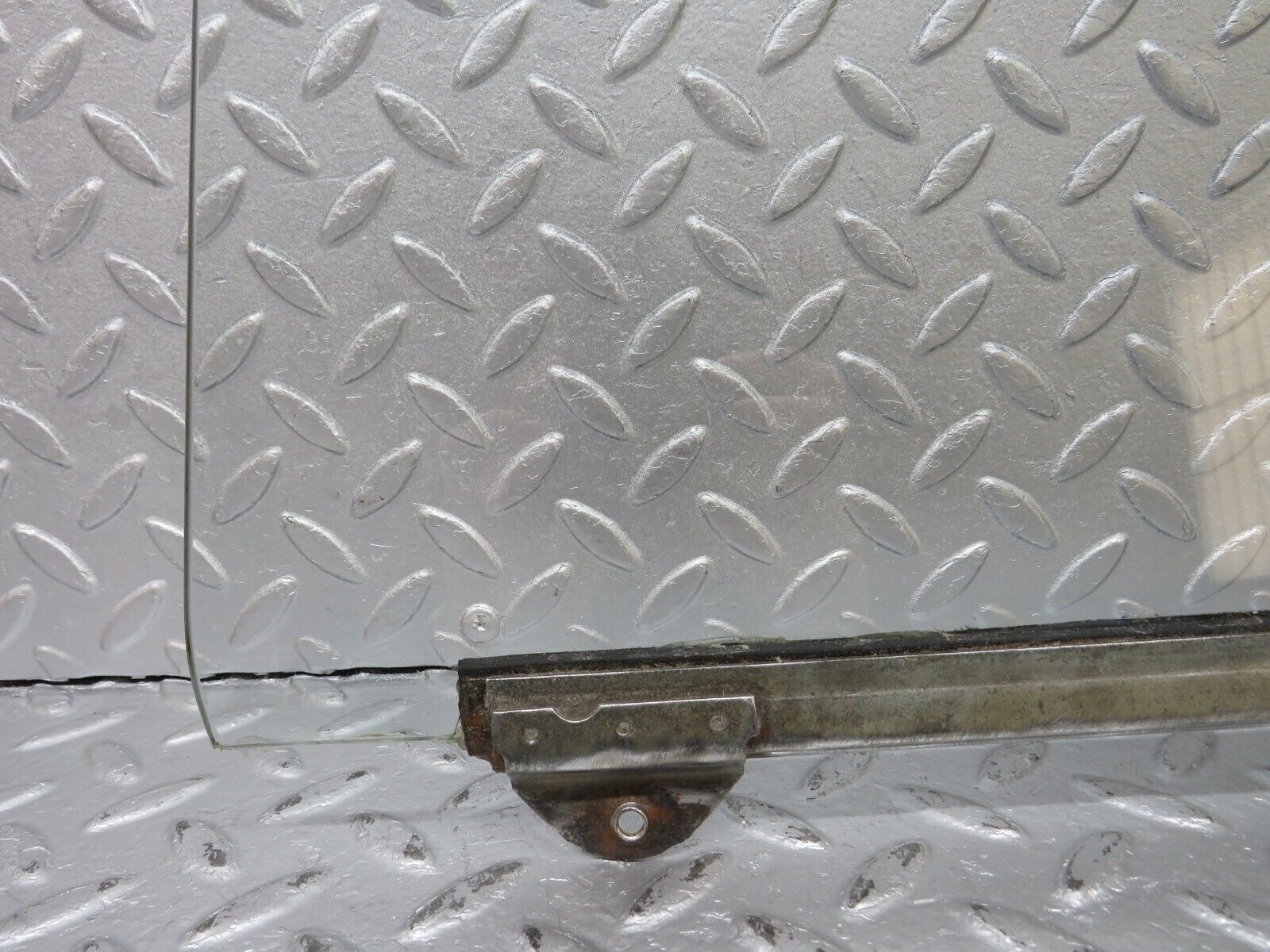 40268 Mercedes-Benz W110 230 Front Left Door Window Glass
