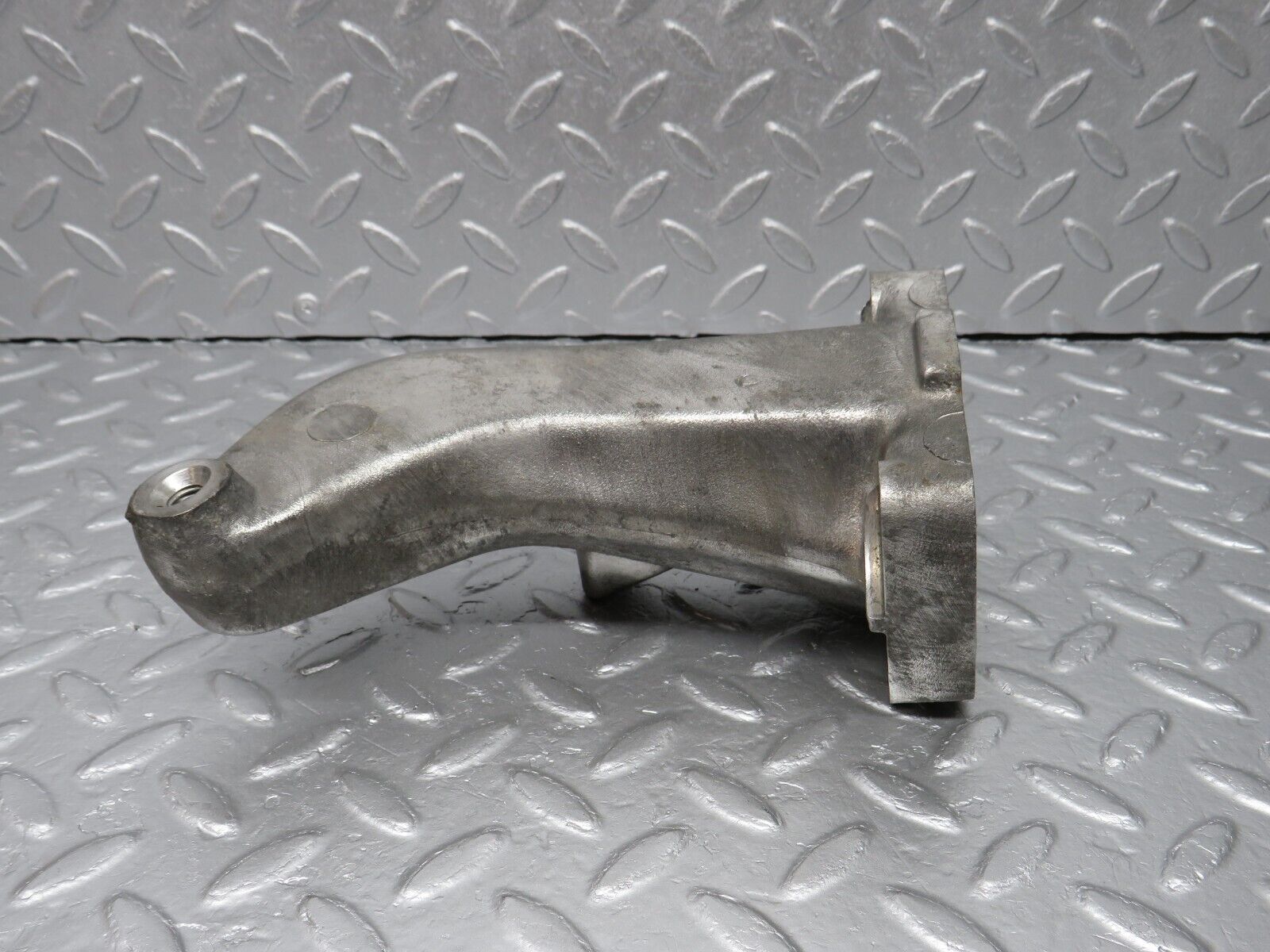 40654 Mercedes-Benz W123 300D Engine Mount Bracket Right Side 6152231404
