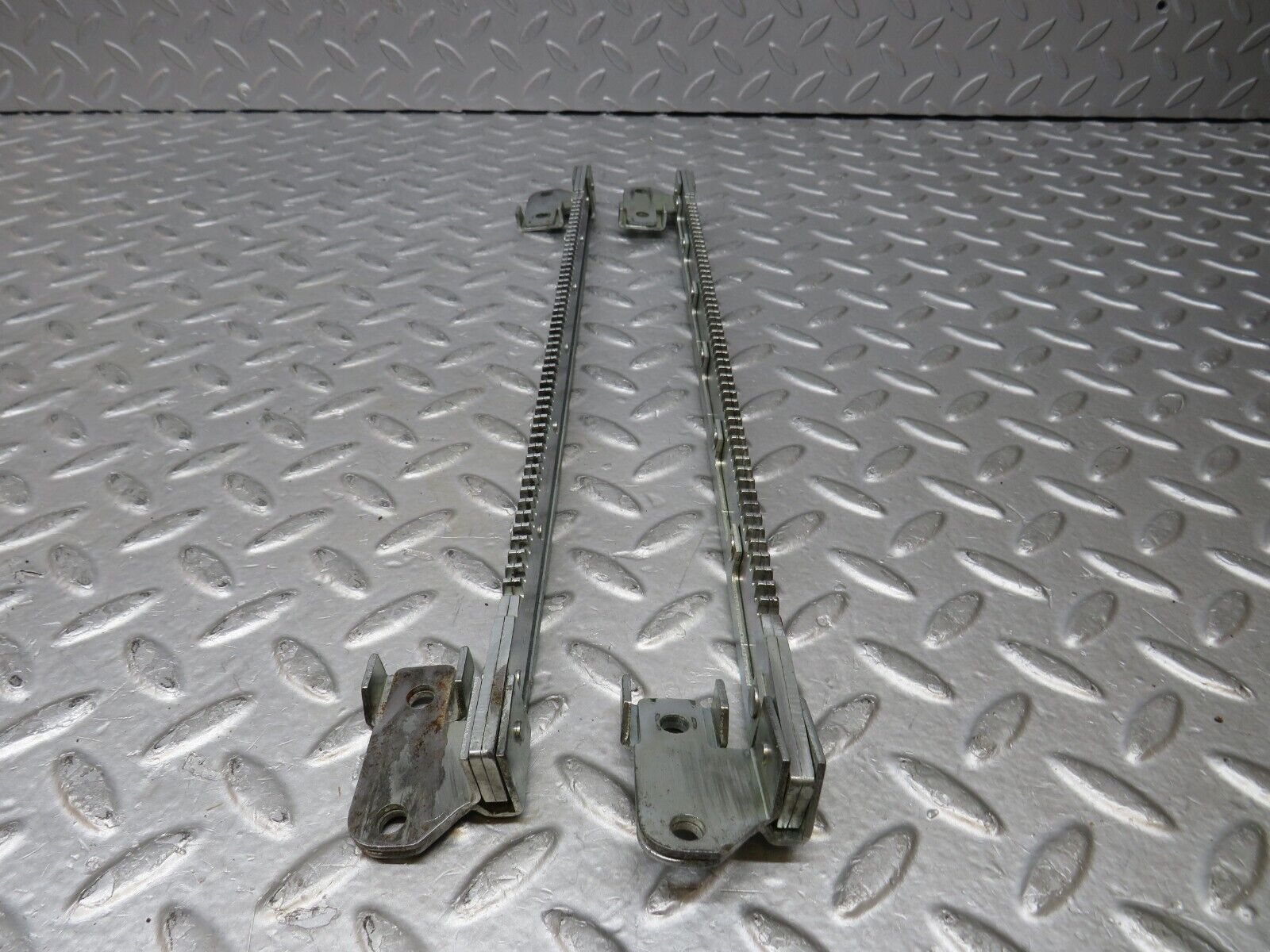 37083 Mercedes-Benz C126 420SEC Coupe Electric Seat Rail Pair 1269100184