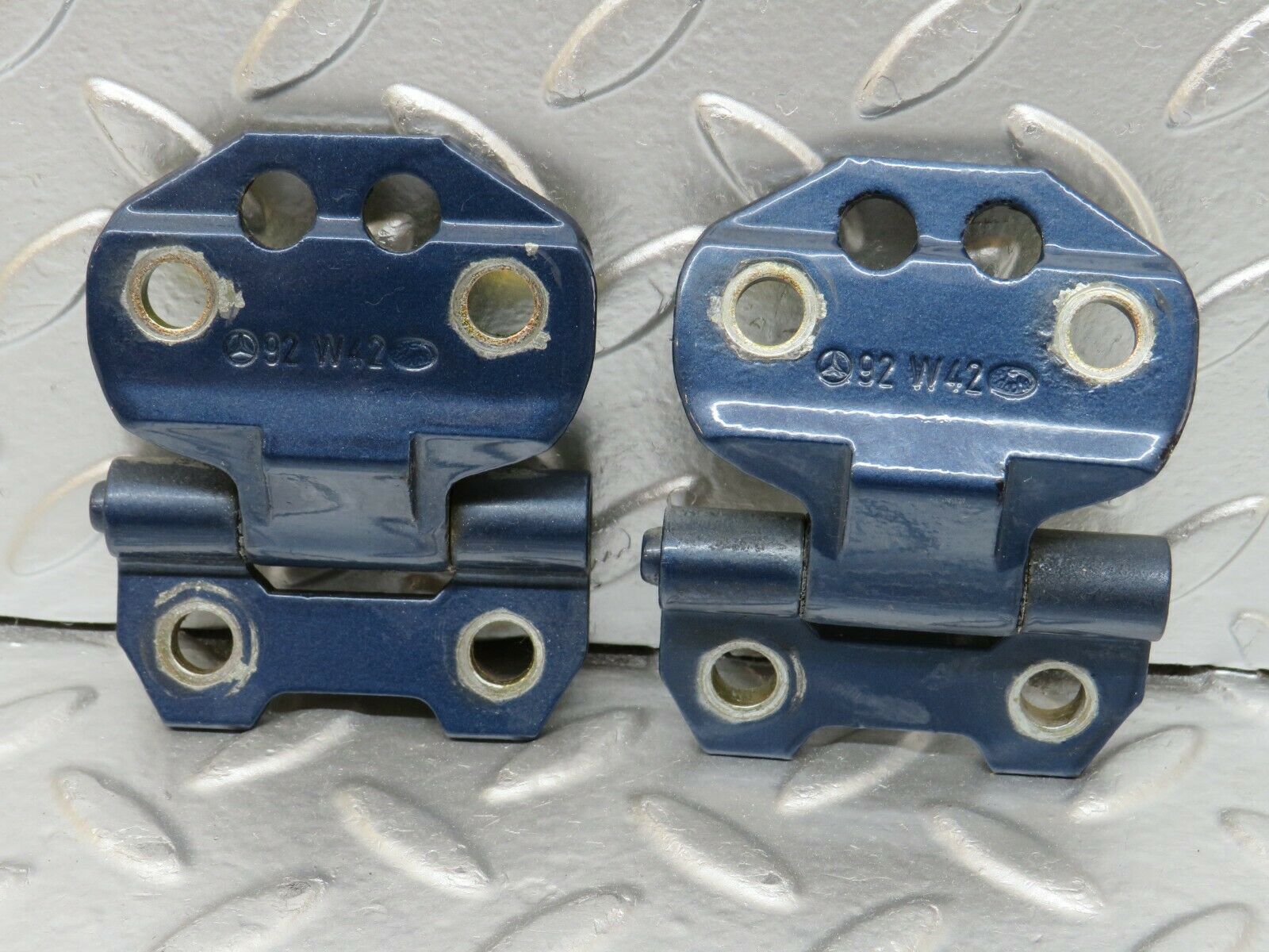 24394 Mercedes-Benz S124 220TE Wagon Door Hinge Right Side