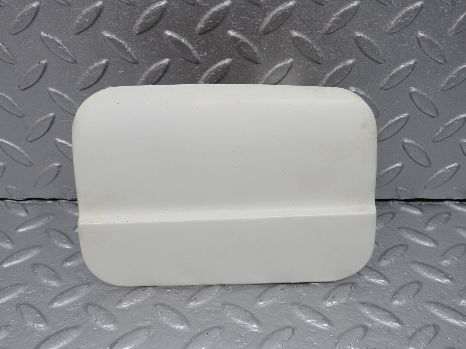 40660 Mercedes-Benz W123 300D Fuel Tank Flap Cap 1235840039