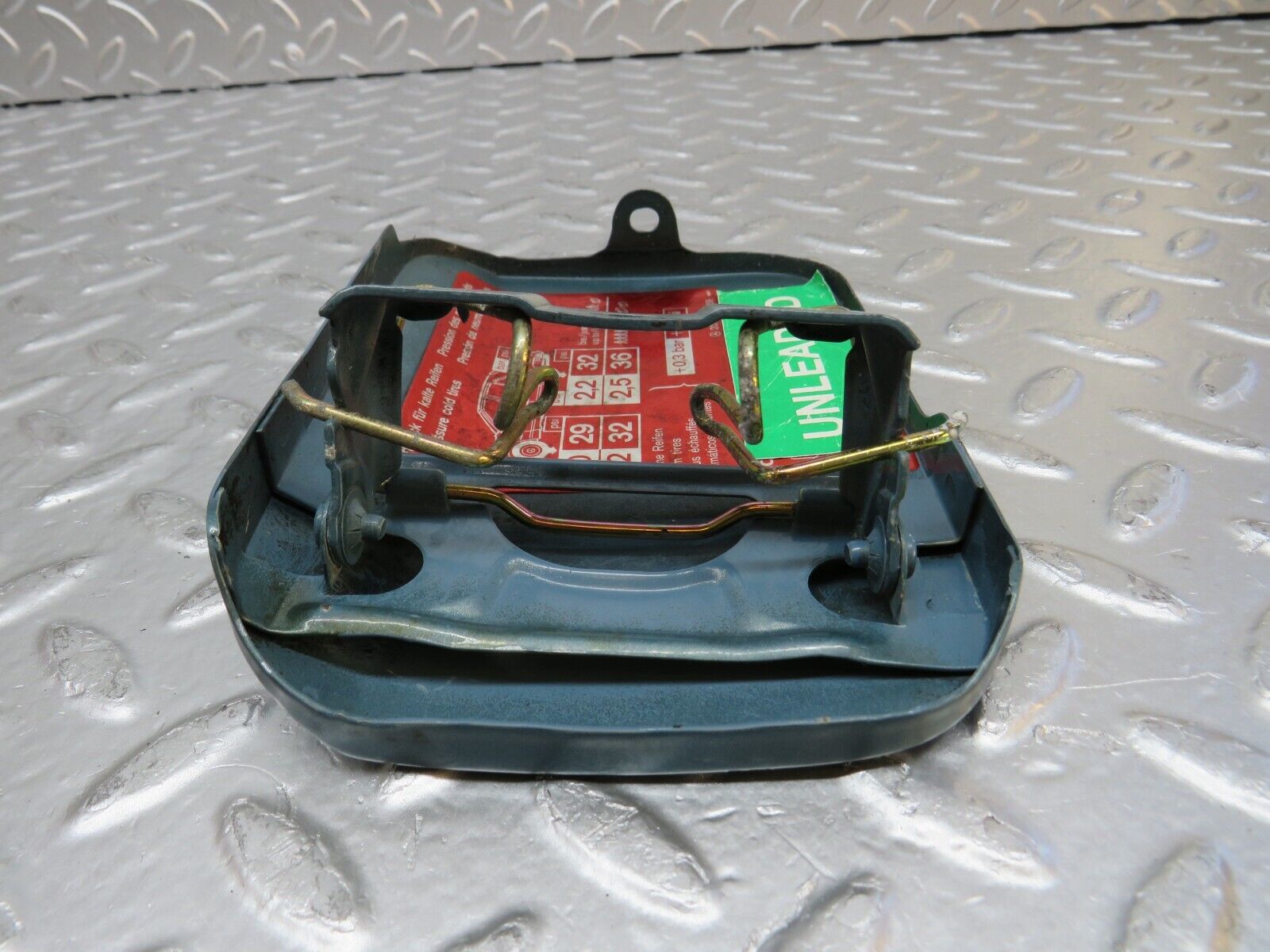 30640 Mercedes-Benz W201 190E 2.0L Fuel Tank Flap Cap 2015840139