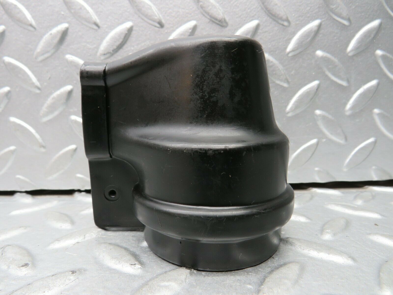 22225 Mercedes-Benz S123 280TE Wagon Ignition Coil Protective Cap 0001581785