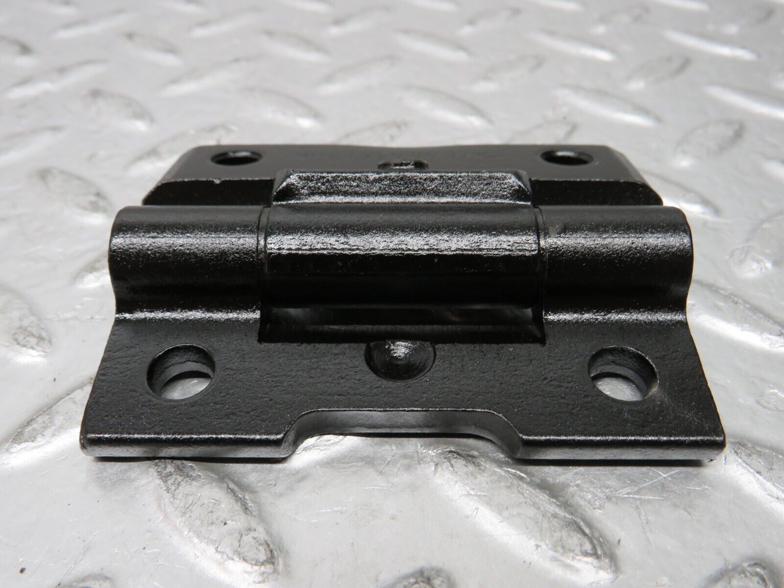 26868 Mercedes-Benz W123 240D Door Hinge Pair 1237200037