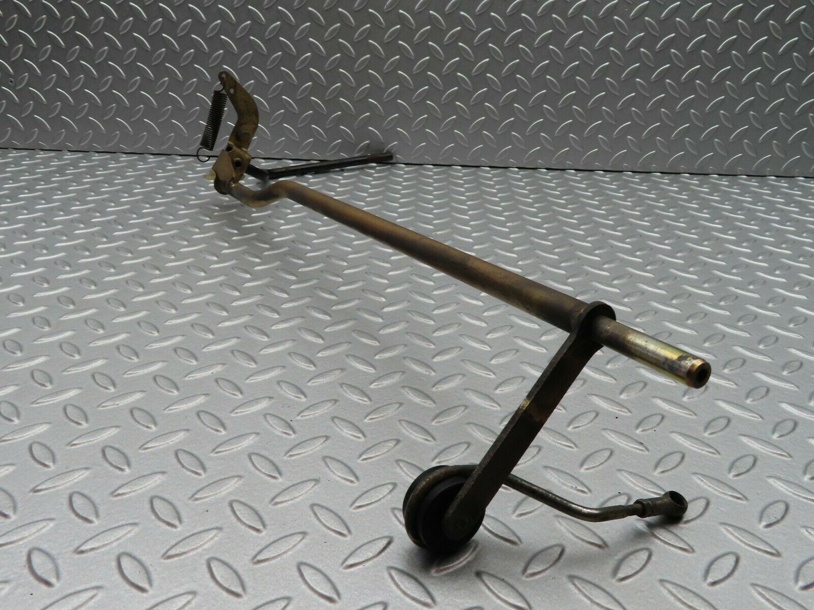 5074 Mercedes-Benz R107 350SL Coupe Accelerator Pedal Linkage