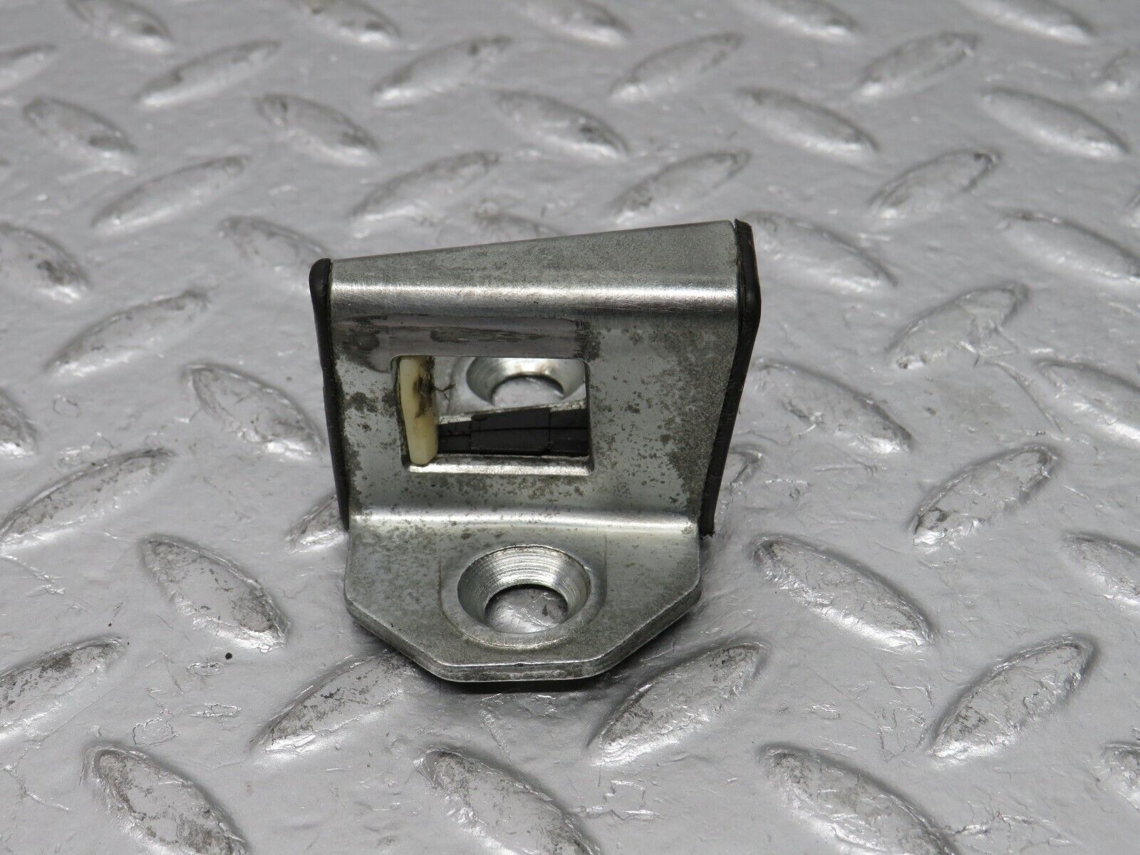 31459 Mercedes-Benz S124 220TE Wagon Door Lock Latch